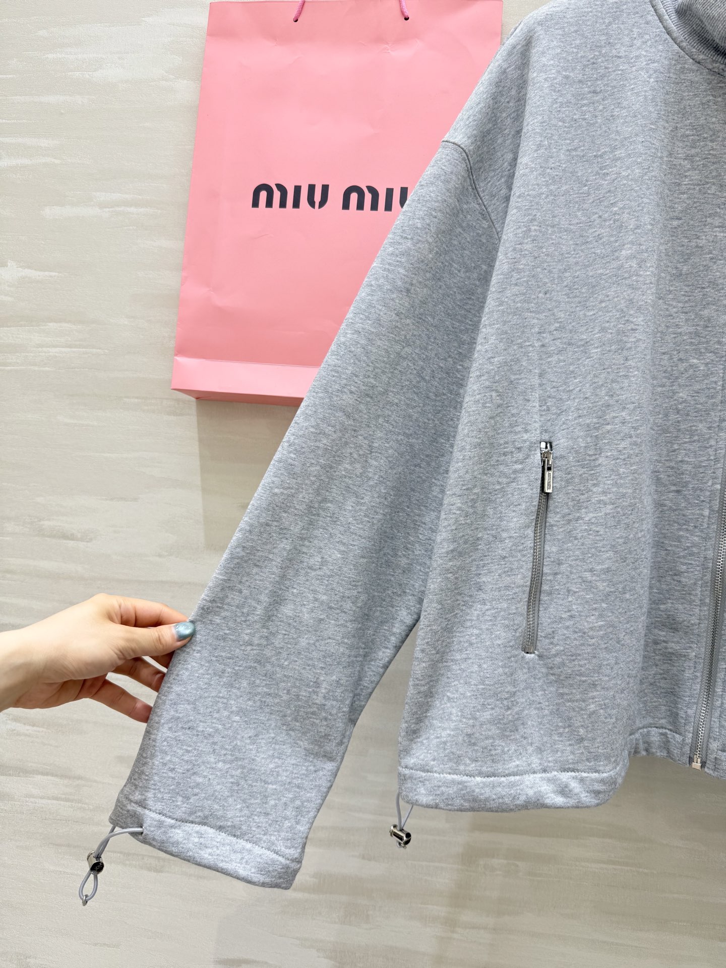 #Miumi♡²⁵早秋新款 休闲套装 清冷理智灰🩶🤍穿搭回头率超高‼高品质定制 现货首发size：S/M