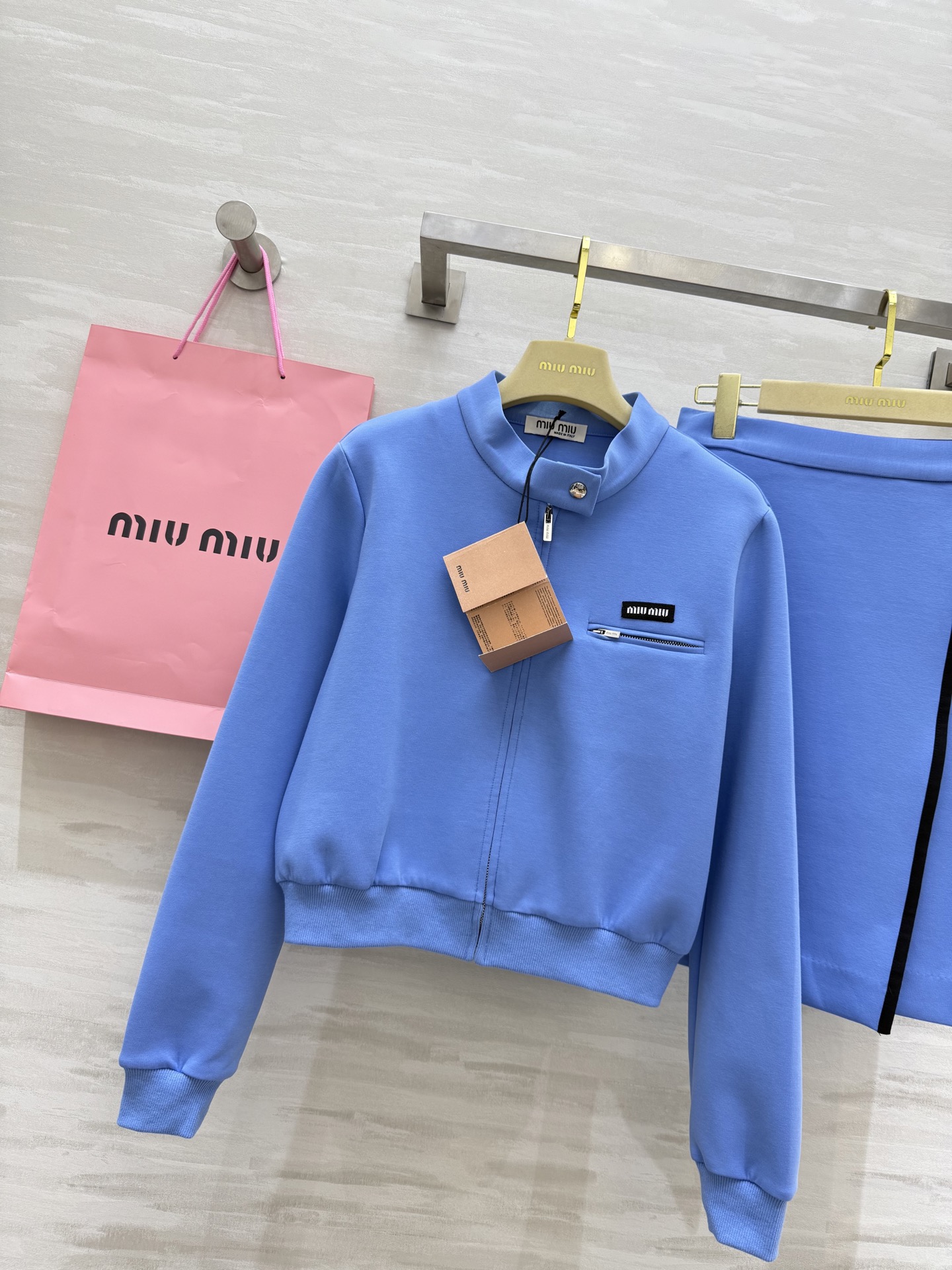 #Miumi♡²⁵早秋新款 休闲套装 高品质定制 现货首发size：S/M/L（ S码肩宽：38，胸围：
