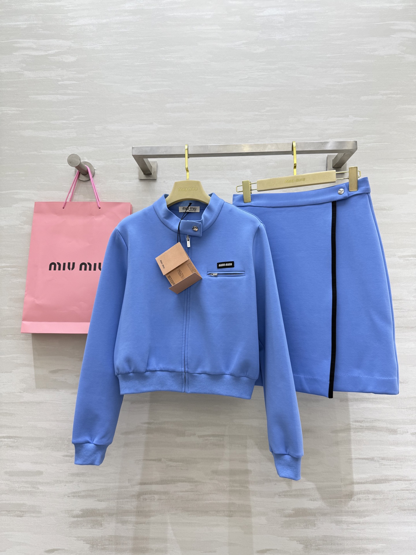 NO:549419,#Miumi early autumn new style casual set high quality customization spot sizeS/M/L (Size S shoulder width 38, bust 94, 47 length, waist 66, hip 86, skirt length 52), miumiu, skirt 85, skirt length 52), miumiu, skirt 85, alexander wang19860909#Miumi早秋新款 休闲套装 高品质定制 现货首发sizeS/M/L（ S码肩宽38,胸围94,衣长47,腰围66,臀围86,裙长52）,,miumiu,skirts,alexander wang,Women's clothing
