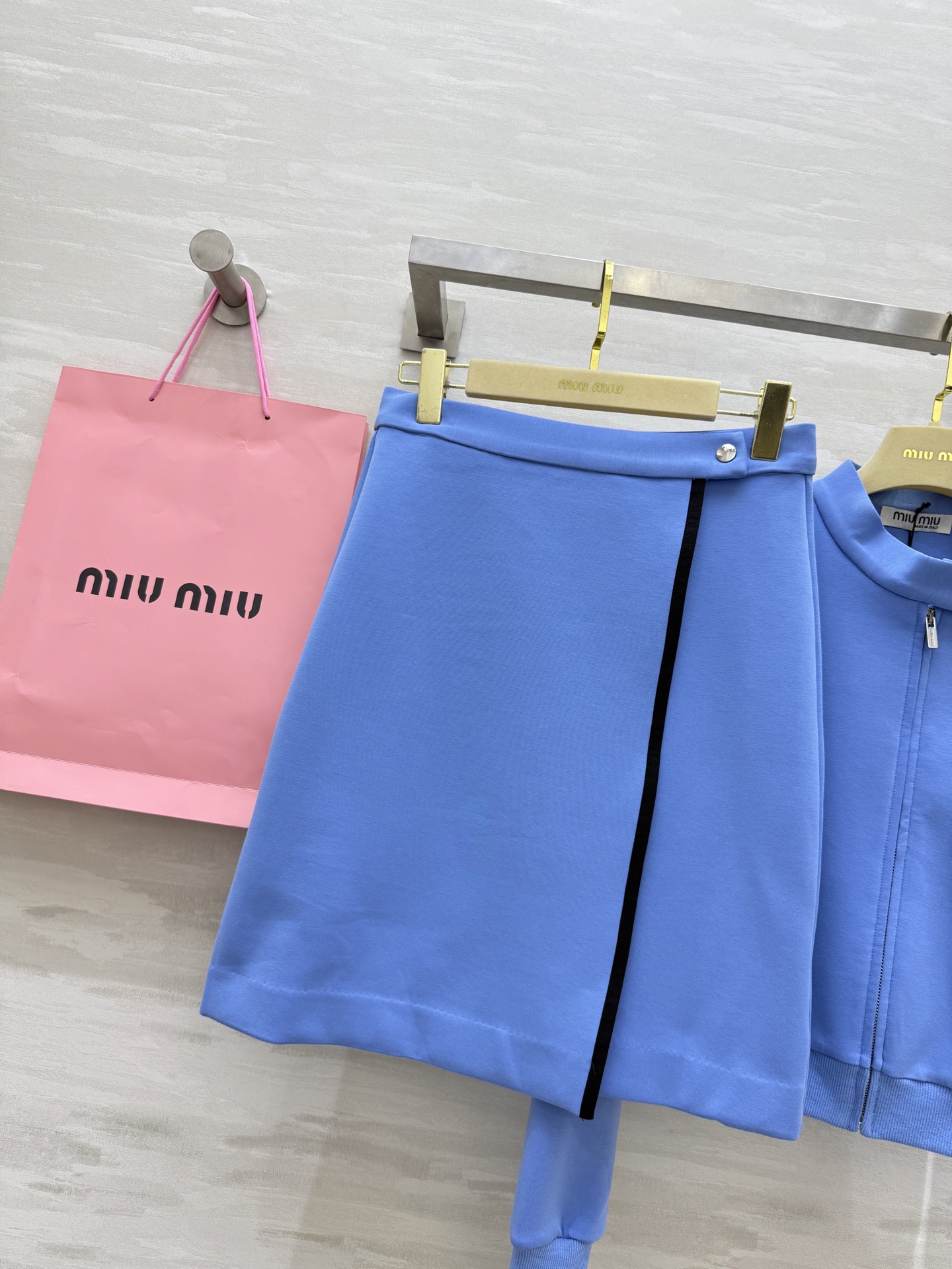 #Miumi♡²⁵早秋新款 休闲套装 高品质定制 现货首发size：S/M/L（ S码肩宽：38，胸围：