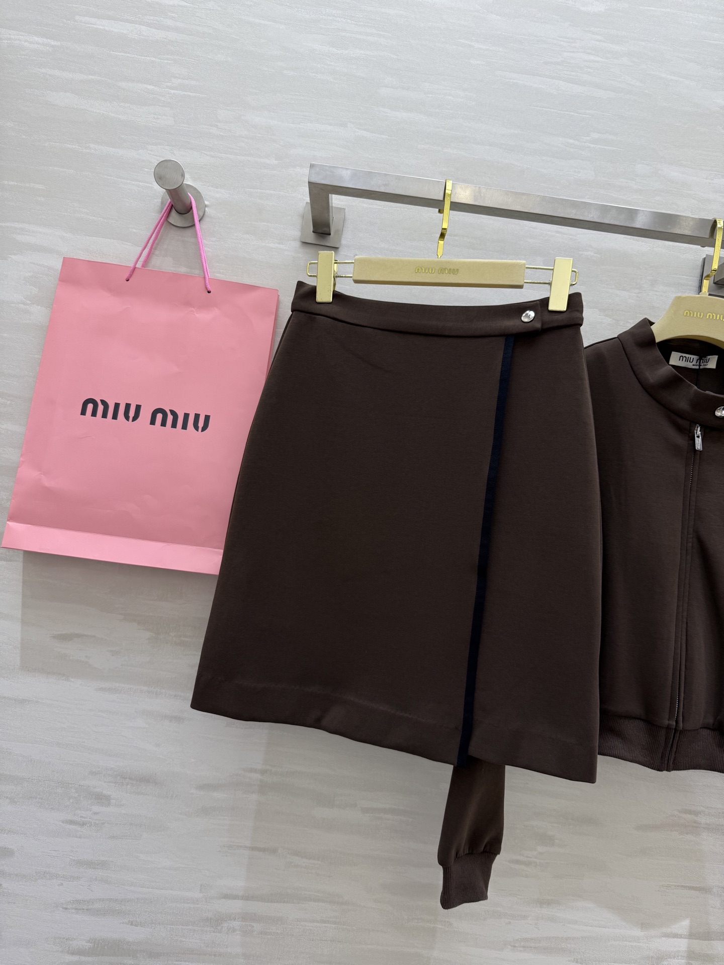 #Miumi♡²⁵早秋新款 休闲套装 高品质定制 现货首发size：S/M/L（ S码肩宽：38，胸围：