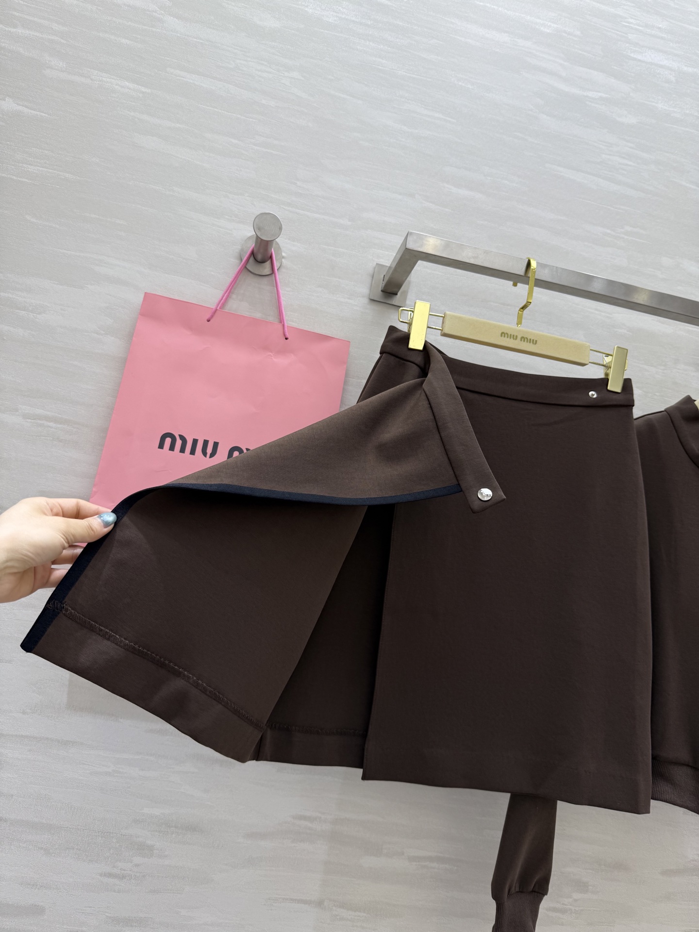 #Miumi♡²⁵早秋新款 休闲套装 高品质定制 现货首发size：S/M/L（ S码肩宽：38，胸围：