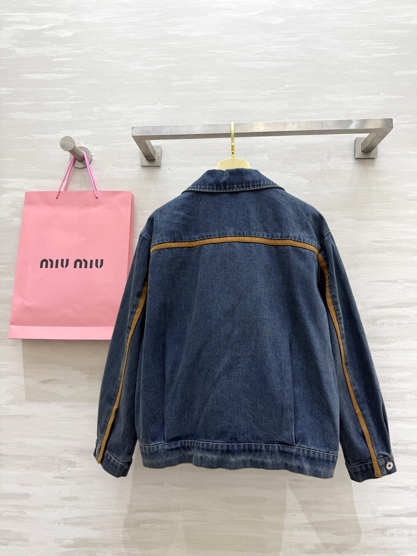 #Miumi♡²⁵秋冬新款 牛仔夹克外套 麂皮绒拼接设计 高品质 现货首发size：S/M/L（s码肩宽
