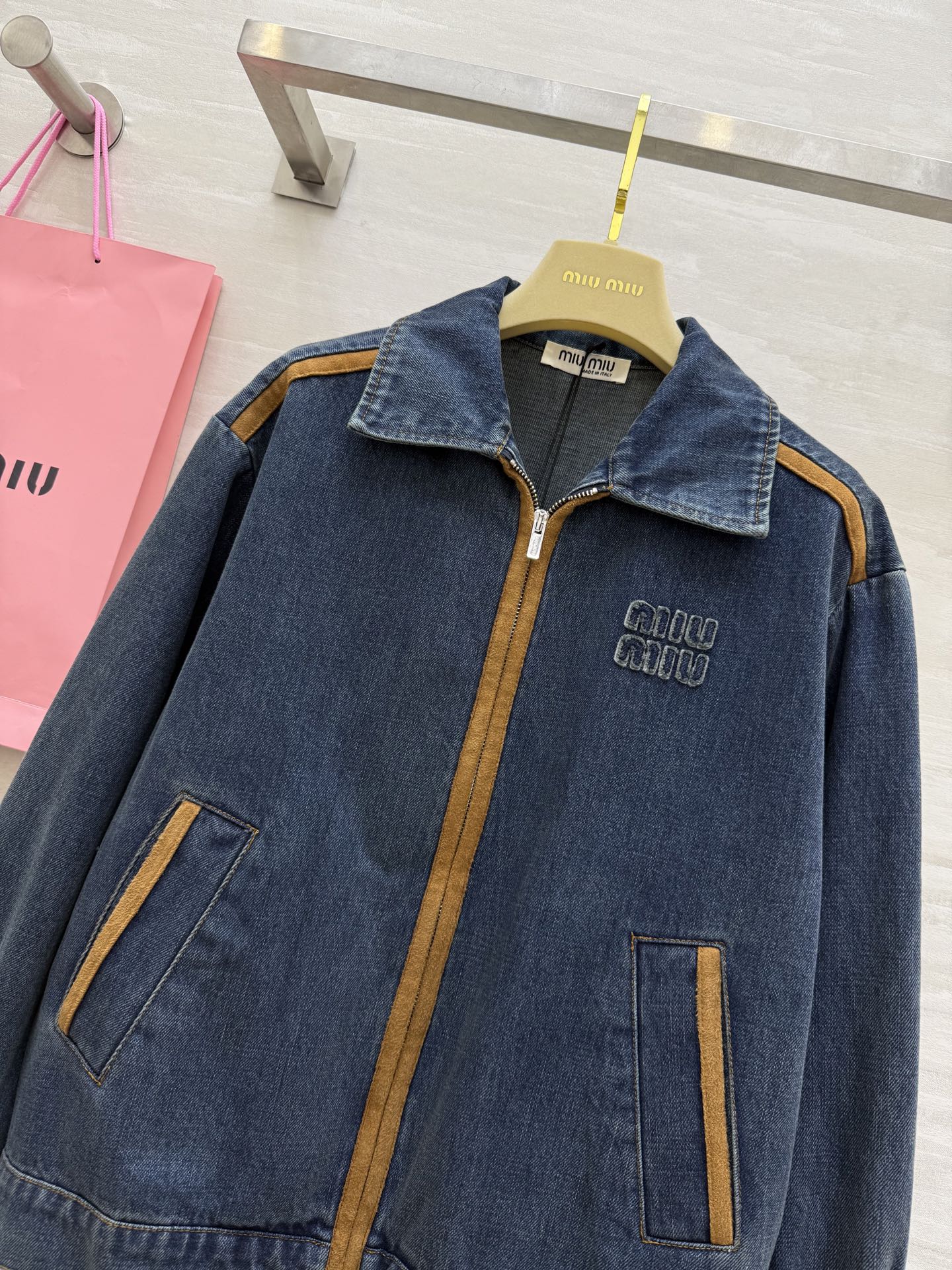 #Miumi♡²⁵秋冬新款 牛仔夹克外套 麂皮绒拼接设计 高品质 现货首发size：S/M/L（s码肩宽