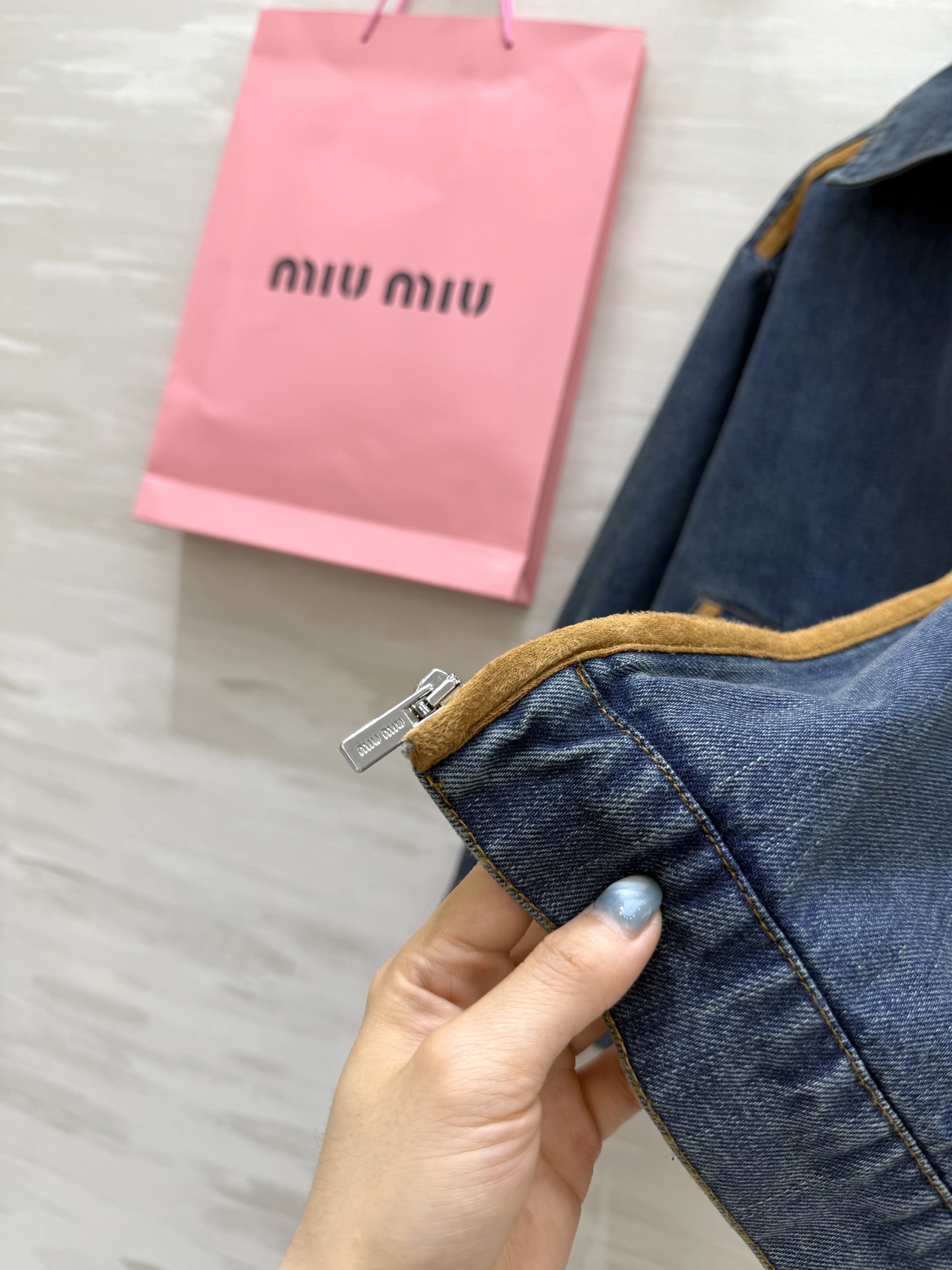 #Miumi♡²⁵秋冬新款 牛仔夹克外套 麂皮绒拼接设计 高品质 现货首发size：S/M/L（s码肩宽