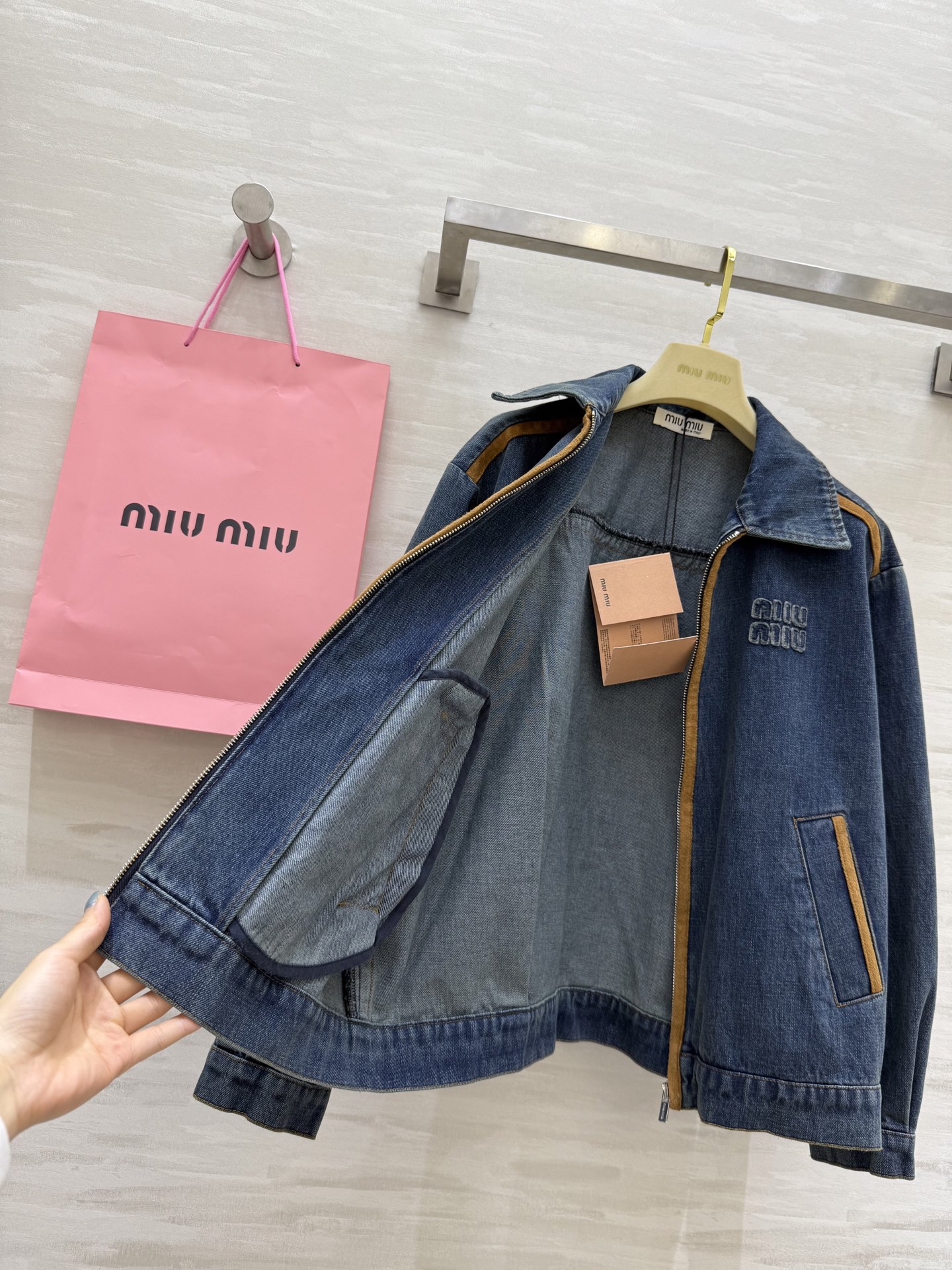 #Miumi♡²⁵秋冬新款 牛仔夹克外套 麂皮绒拼接设计 高品质 现货首发size：S/M/L（s码肩宽