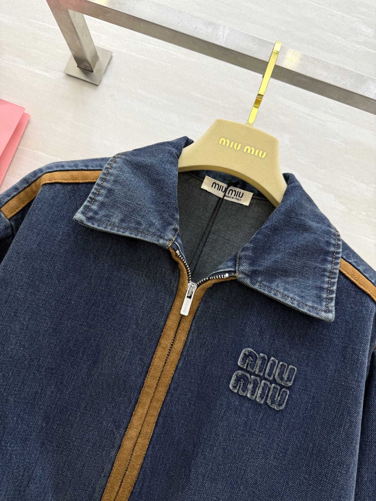 #Miumi♡²⁵秋冬新款 牛仔夹克外套 麂皮绒拼接设计 高品质 现货首发size：S/M/L（s码肩宽