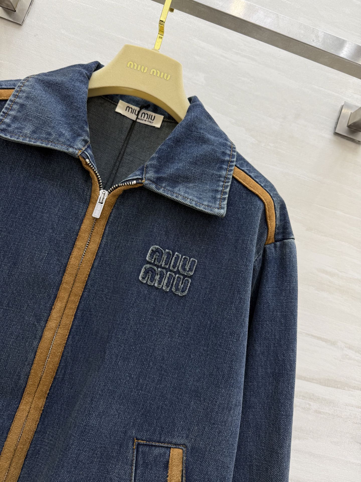 #Miumi♡²⁵秋冬新款 牛仔夹克外套 麂皮绒拼接设计 高品质 现货首发size：S/M/L（s码肩宽