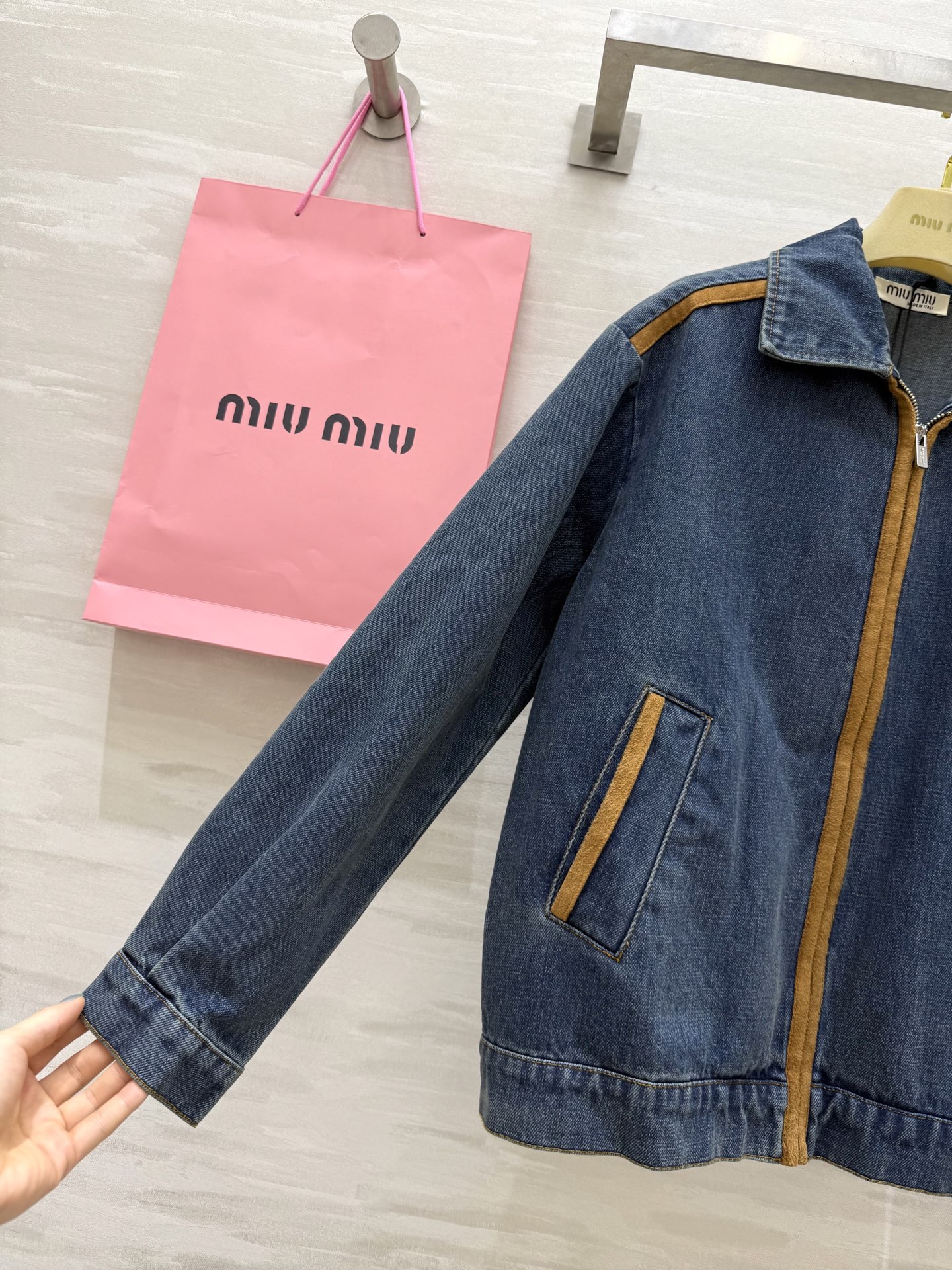 #Miumi♡²⁵秋冬新款 牛仔夹克外套 麂皮绒拼接设计 高品质 现货首发size：S/M/L（s码肩宽