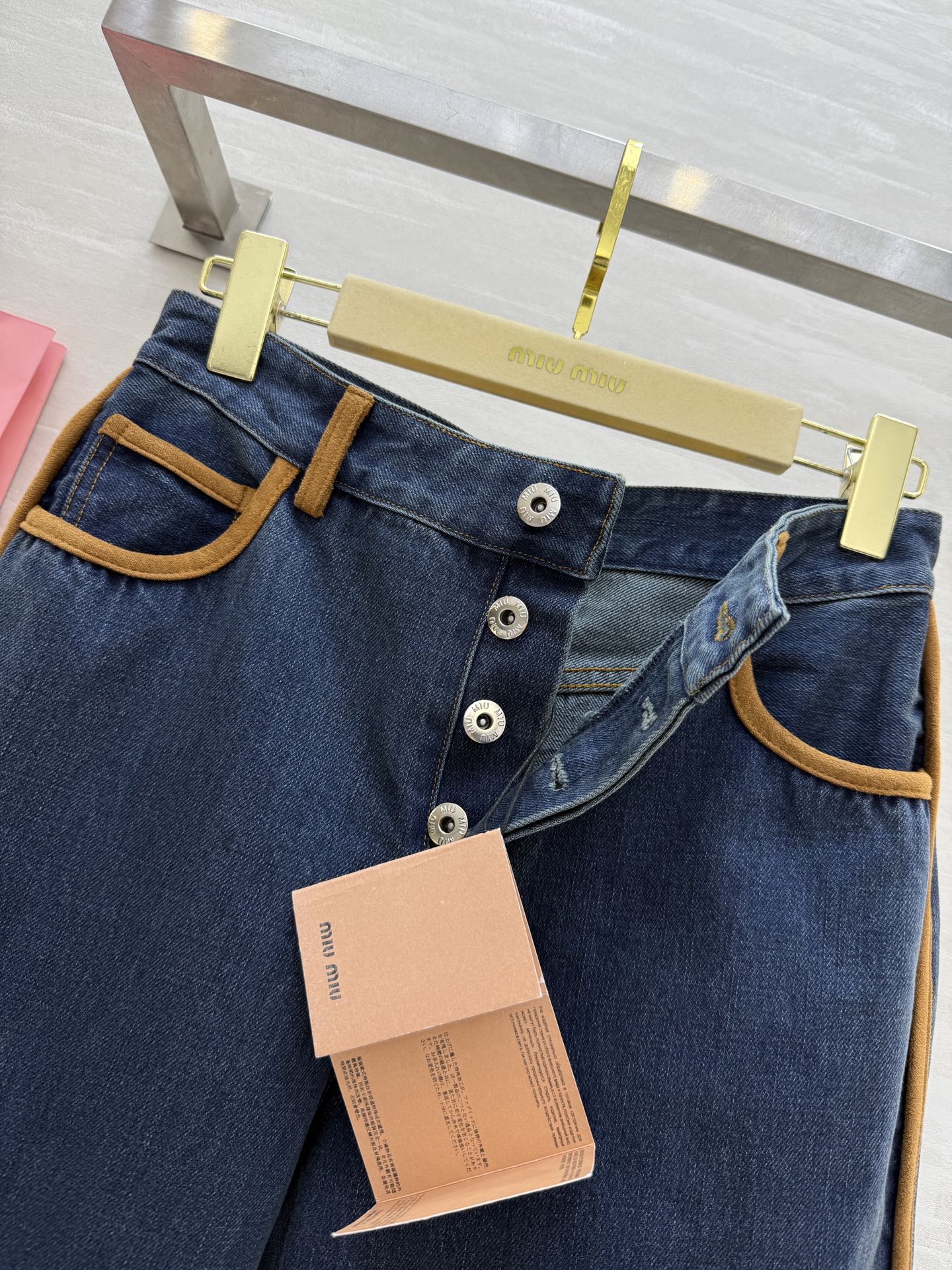 #Miumi♡²⁵秋冬新款 麂皮绒皮拼接直筒裤 裤型时髦百搭 高品质定制 现货首发size：S/M/L（