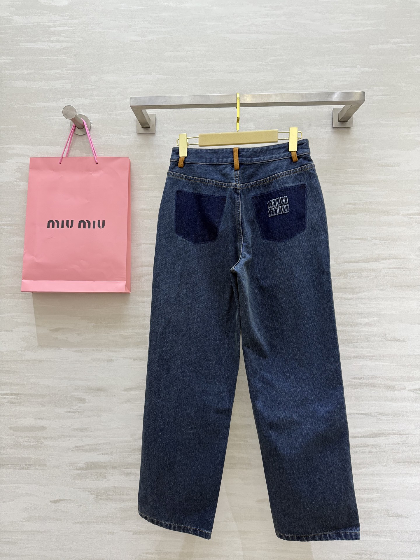 #Miumi♡²⁵秋冬新款 麂皮绒皮拼接直筒裤 裤型时髦百搭 高品质定制 现货首发size：S/M/L（