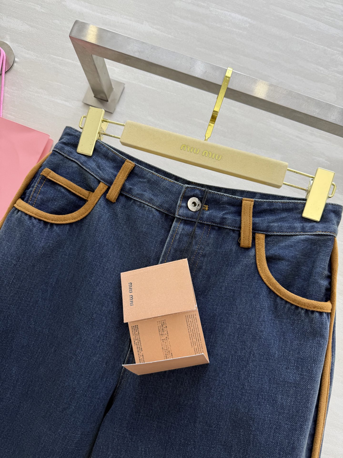 #Miumi♡²⁵秋冬新款 麂皮绒皮拼接直筒裤 裤型时髦百搭 高品质定制 现货首发size：S/M/L（