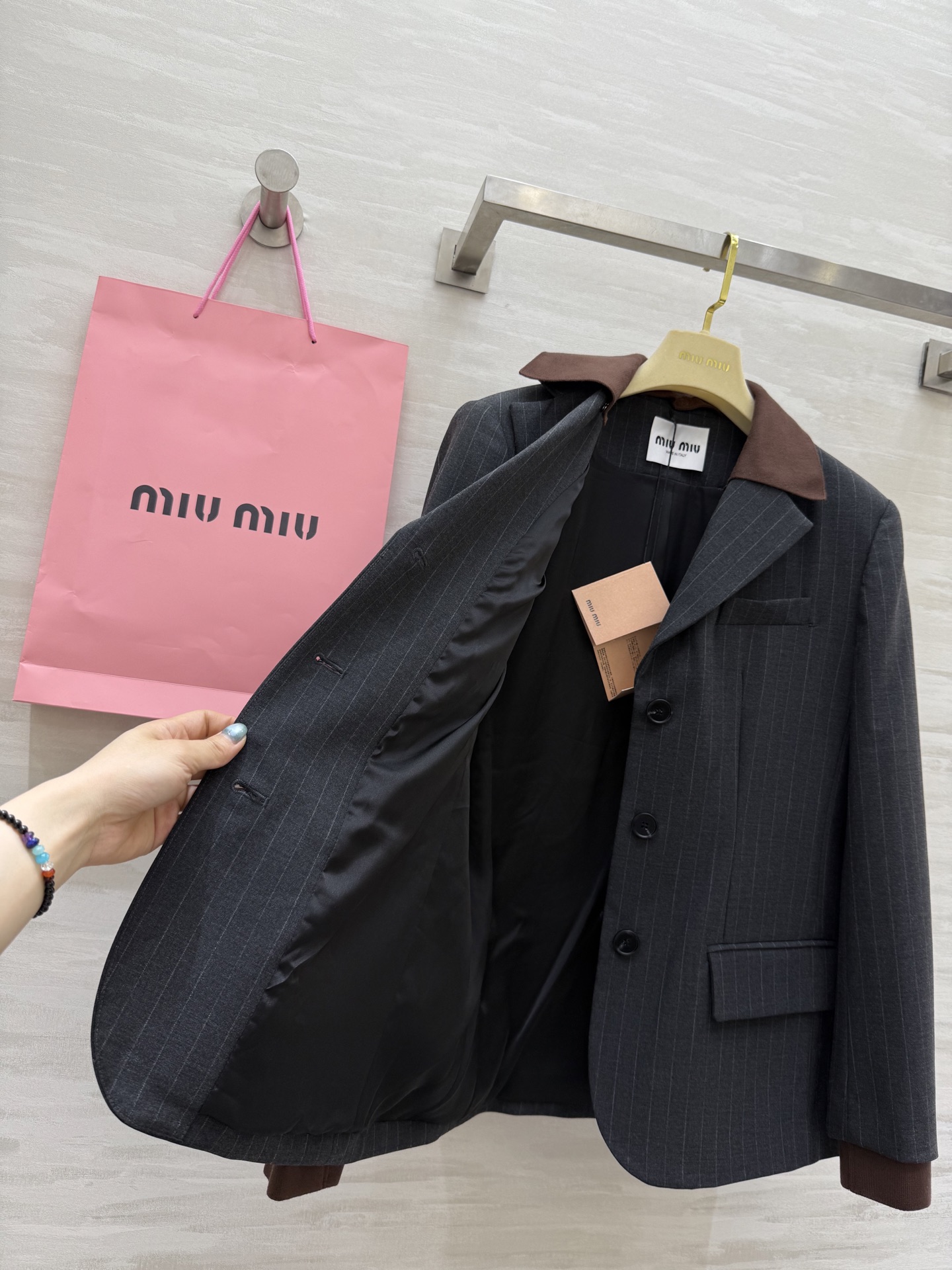 #Miumi♡²⁵秋冬新款 假两件设计oversize西装外套 高品质定制 现货首发size：S/M/L