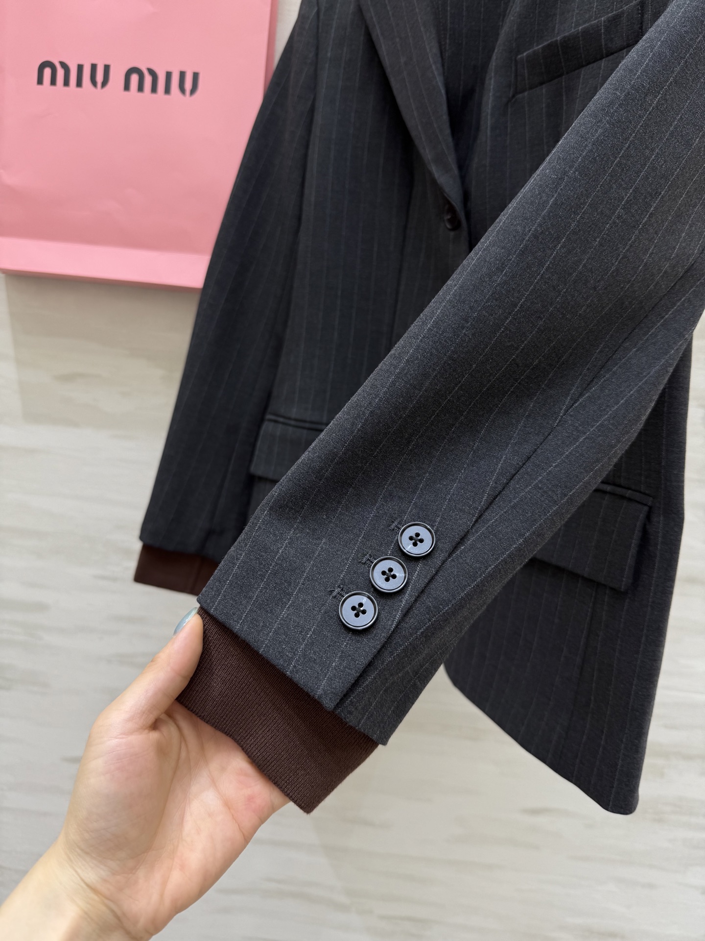 #Miumi♡²⁵秋冬新款 假两件设计oversize西装外套 高品质定制 现货首发size：S/M/L