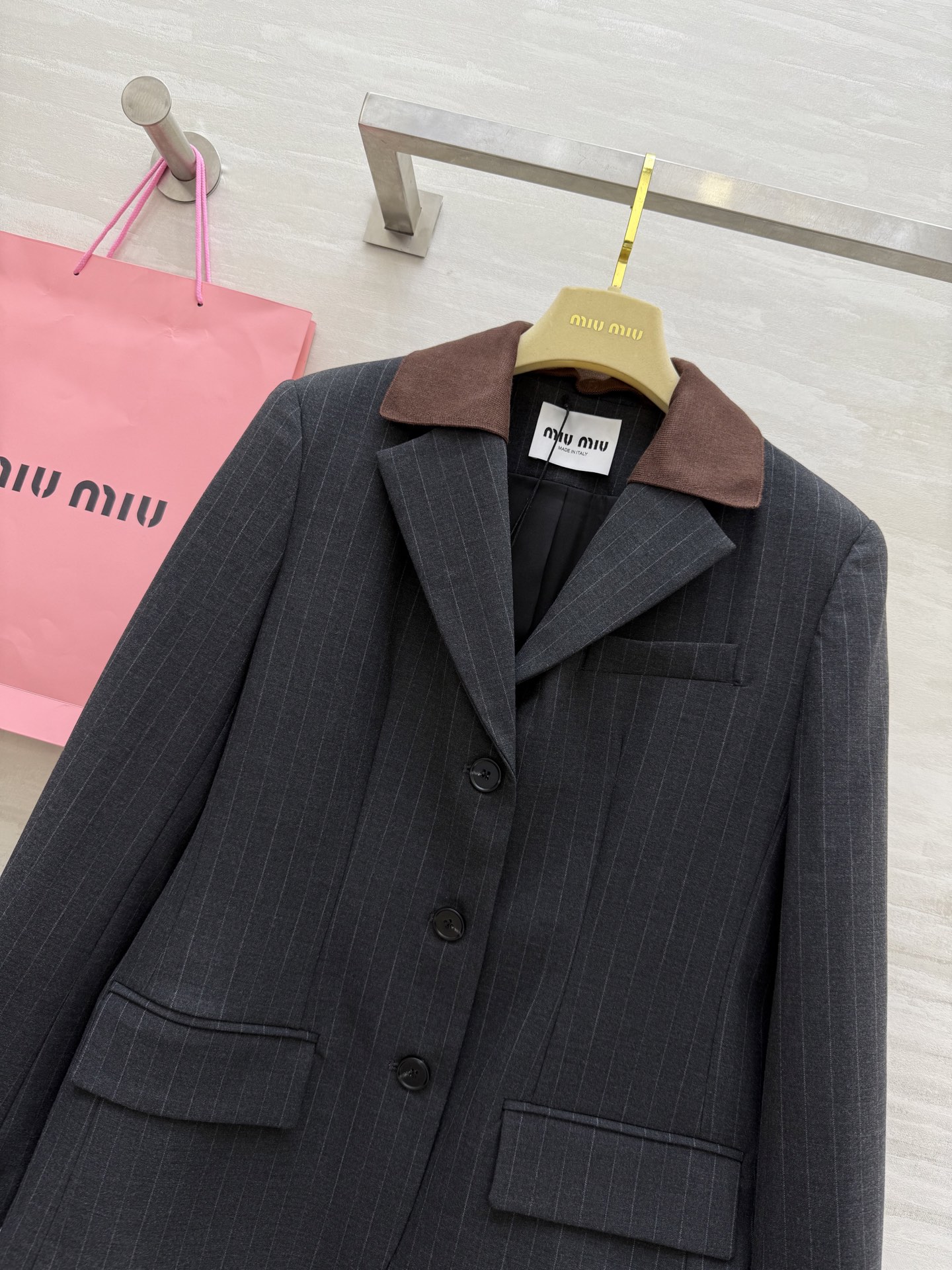 #Miumi♡²⁵秋冬新款 假两件设计oversize西装外套 高品质定制 现货首发size：S/M/L