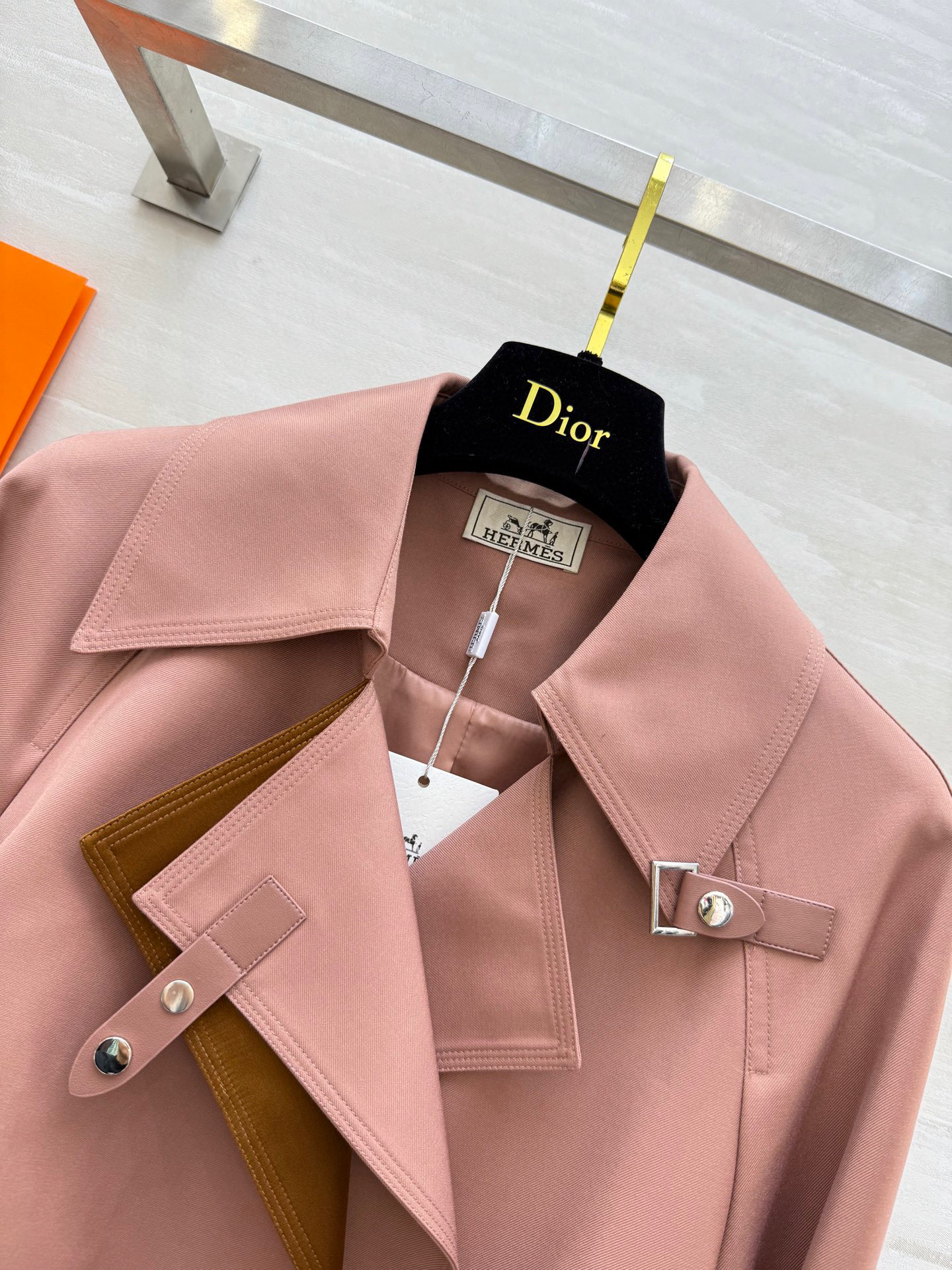 #Herme♡²⁵早秋新款 撞色翻领长款风衣 高品质定制 现货首发size：S/M/L（M码胸围：98，