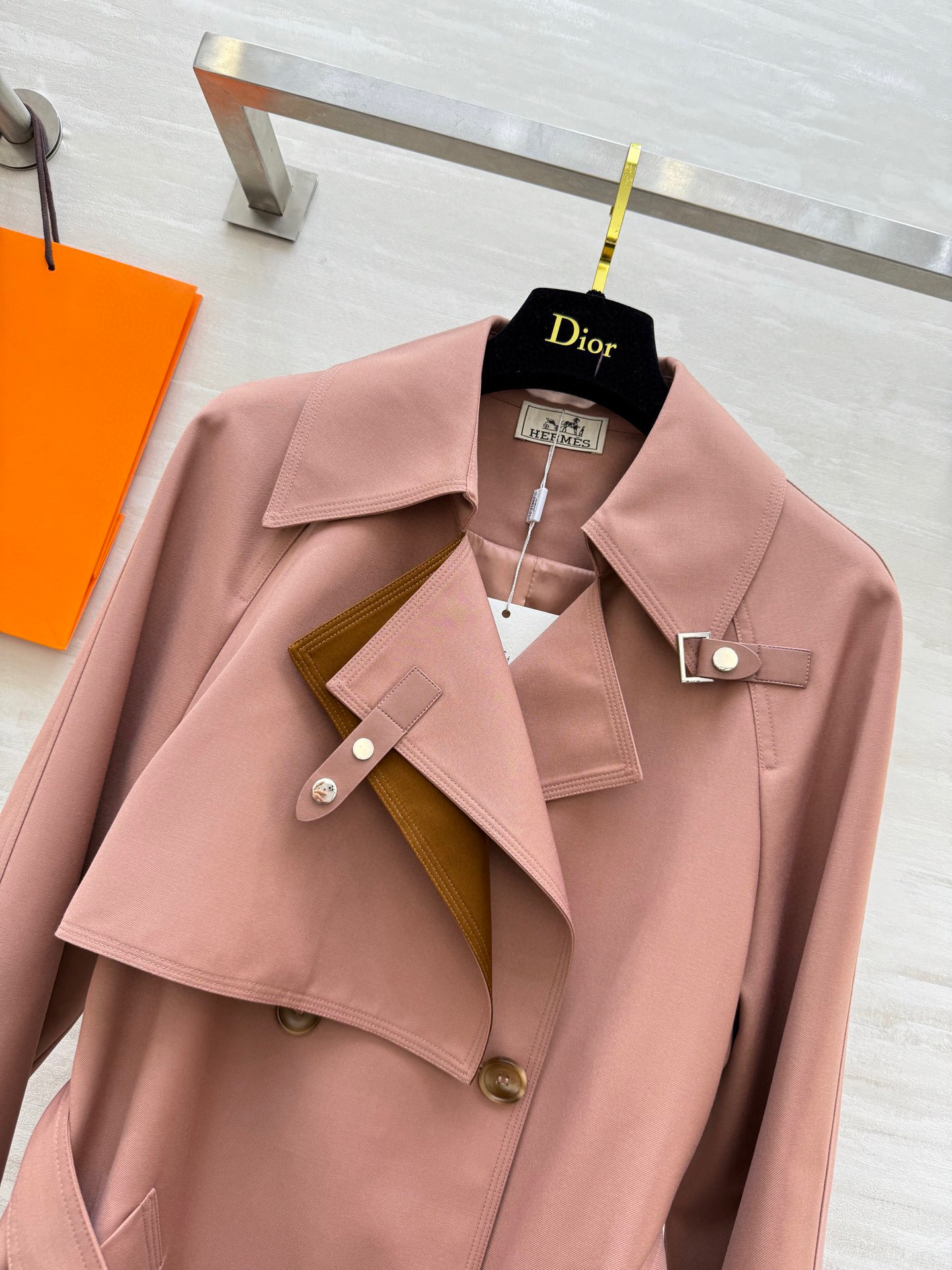 #Herme♡²⁵早秋新款 撞色翻领长款风衣 高品质定制 现货首发size：S/M/L（M码胸围：98，