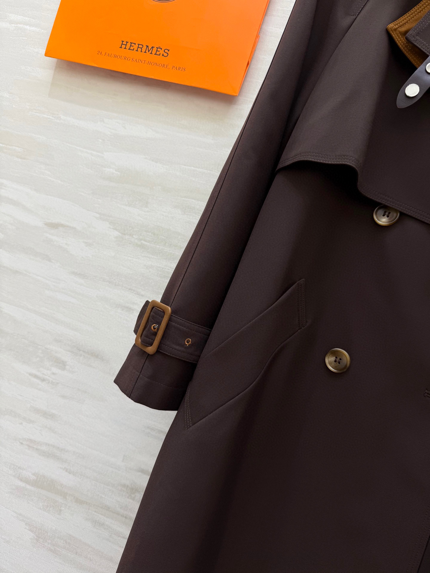 #Herme♡²⁵早秋新款 撞色翻领长款风衣 高品质定制 现货首发size：S/M/L（M码胸围：98，