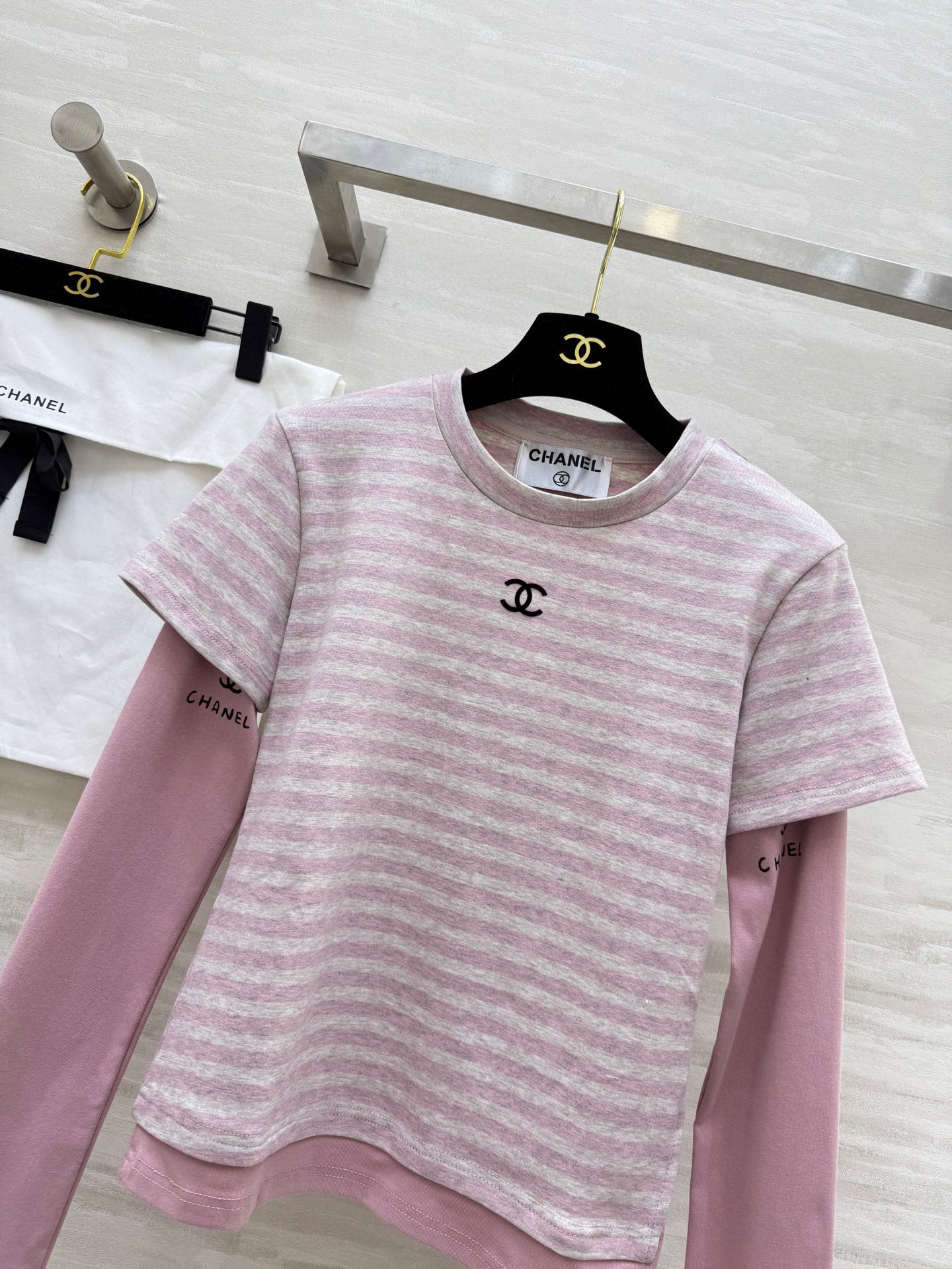 #Chane♡²⁵秋冬新款 中古系列 假两件设计 条纹上衣 高品质定制 现货首发 配送防尘袋 size：