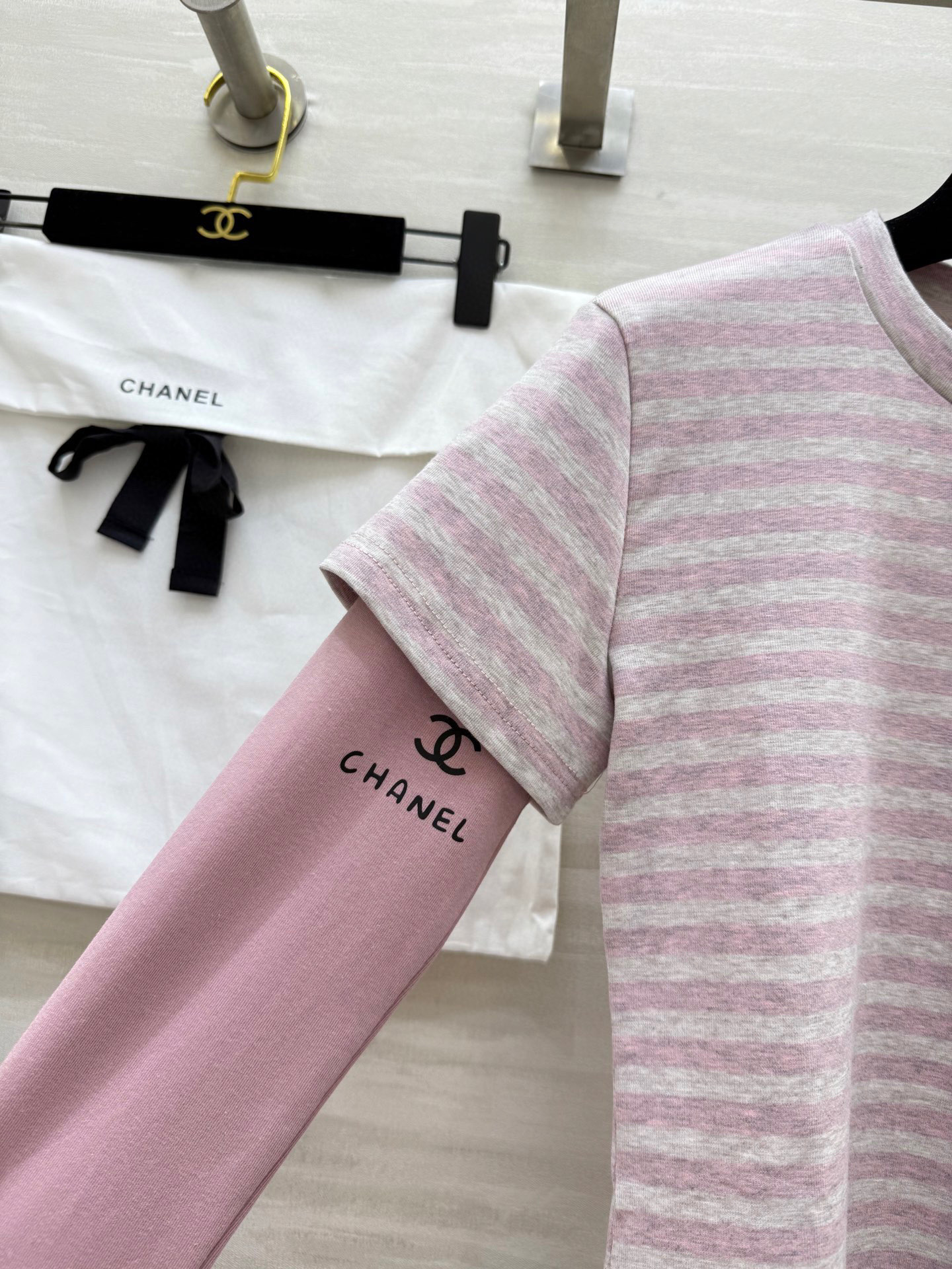 #Chane♡²⁵秋冬新款 中古系列 假两件设计 条纹上衣 高品质定制 现货首发 配送防尘袋 size：