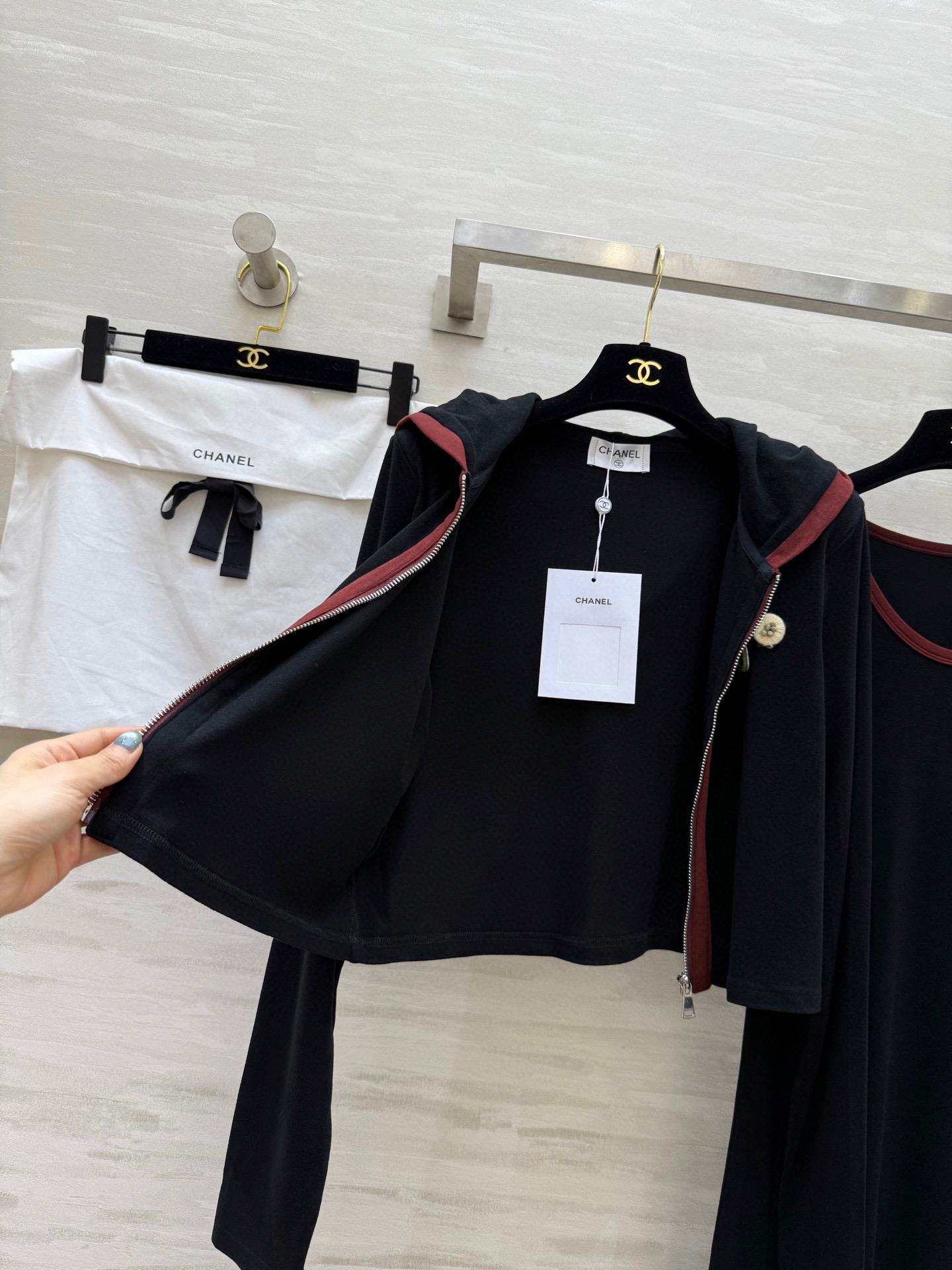 #Chane♡连帽外套➕背心长裙两件套羊毛套装 背心长裙修身显瘦 定制羊毛混纺面料亲肤舒适 高品质定制 