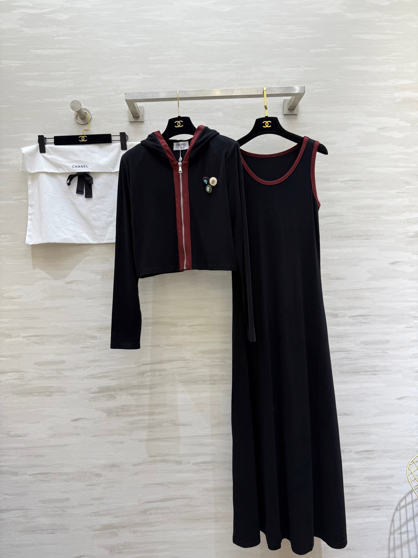 NO:561103,#Chane Hooded Jacket Vest Long Skirt Two-piece Wool Suit Vest Long Skirt Slim-fitting Customized wool blend fabric is skin-friendly and comfortable High-quality customization Available in stock first sizeS/M/L/XL (M size coat shoulder width 41, bust 104, length 45, suspender bust 80, skirt length 130),,chanel,skirts,jackets & coats,hats,alexander wang19860909#Chane连帽外套背心长裙两件套羊毛套装 背心长裙修身显瘦 定制羊毛混纺面料亲肤舒适 高品质定制 现货首发sizeS/M/L/XL（M码外套肩宽41,胸围104,衣长45,吊带胸围80,裙长130）,,chanel,skirts,jackets & coats,hats,alexander wang,Women's clothing