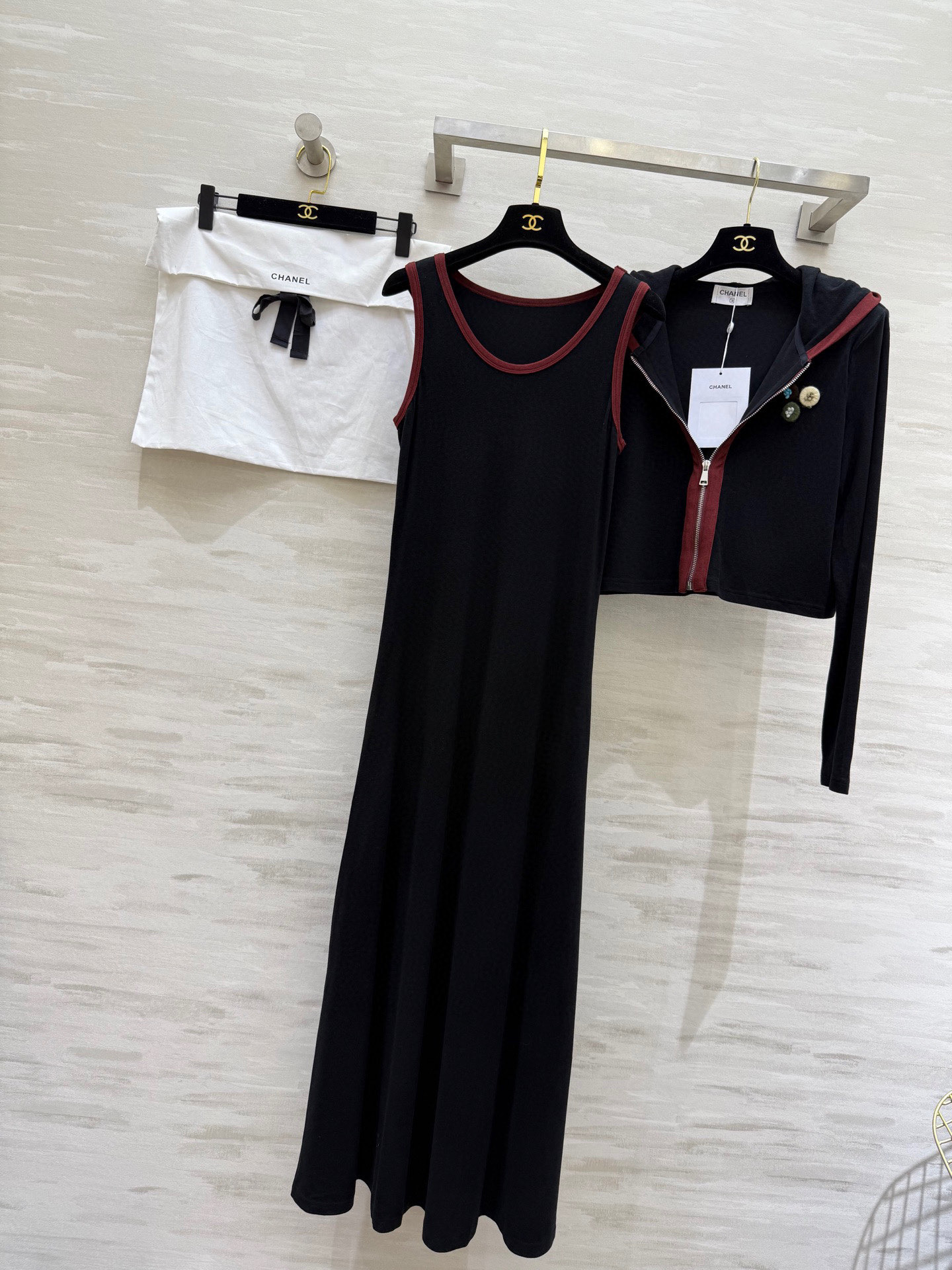 #Chane♡连帽外套➕背心长裙两件套羊毛套装 背心长裙修身显瘦 定制羊毛混纺面料亲肤舒适 高品质定制 