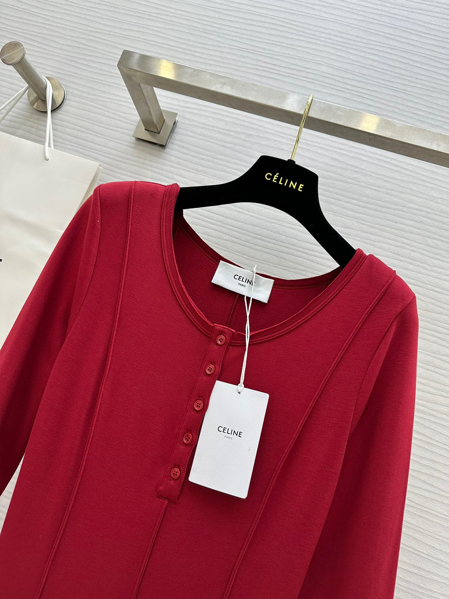 #Celin♡秋冬新款 极简风长袖大摆连衣裙 立体剪裁版型优雅大气 无论是单穿或搭配都很好看 高品质定制