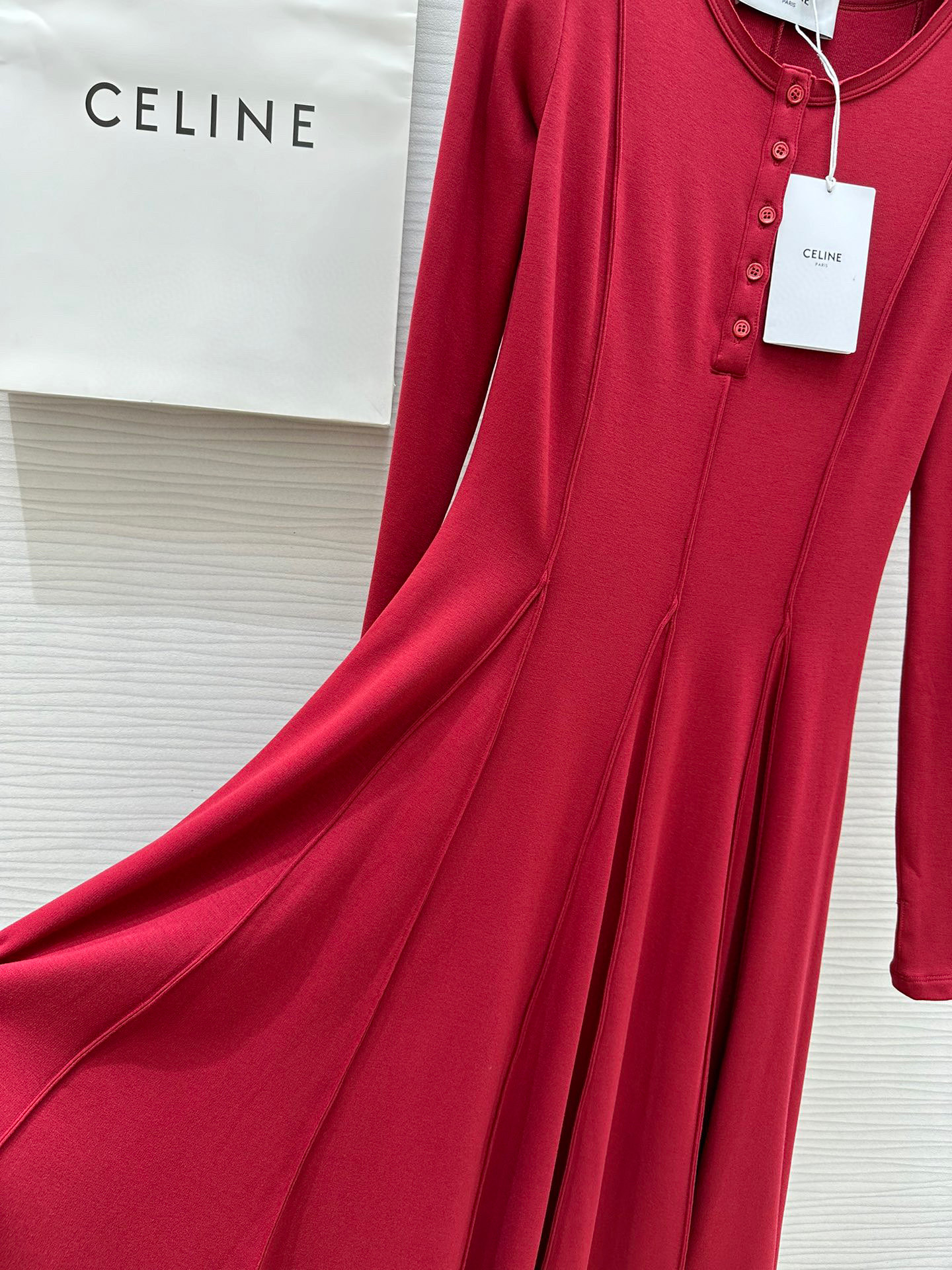 #Celin♡秋冬新款 极简风长袖大摆连衣裙 立体剪裁版型优雅大气 无论是单穿或搭配都很好看 高品质定制