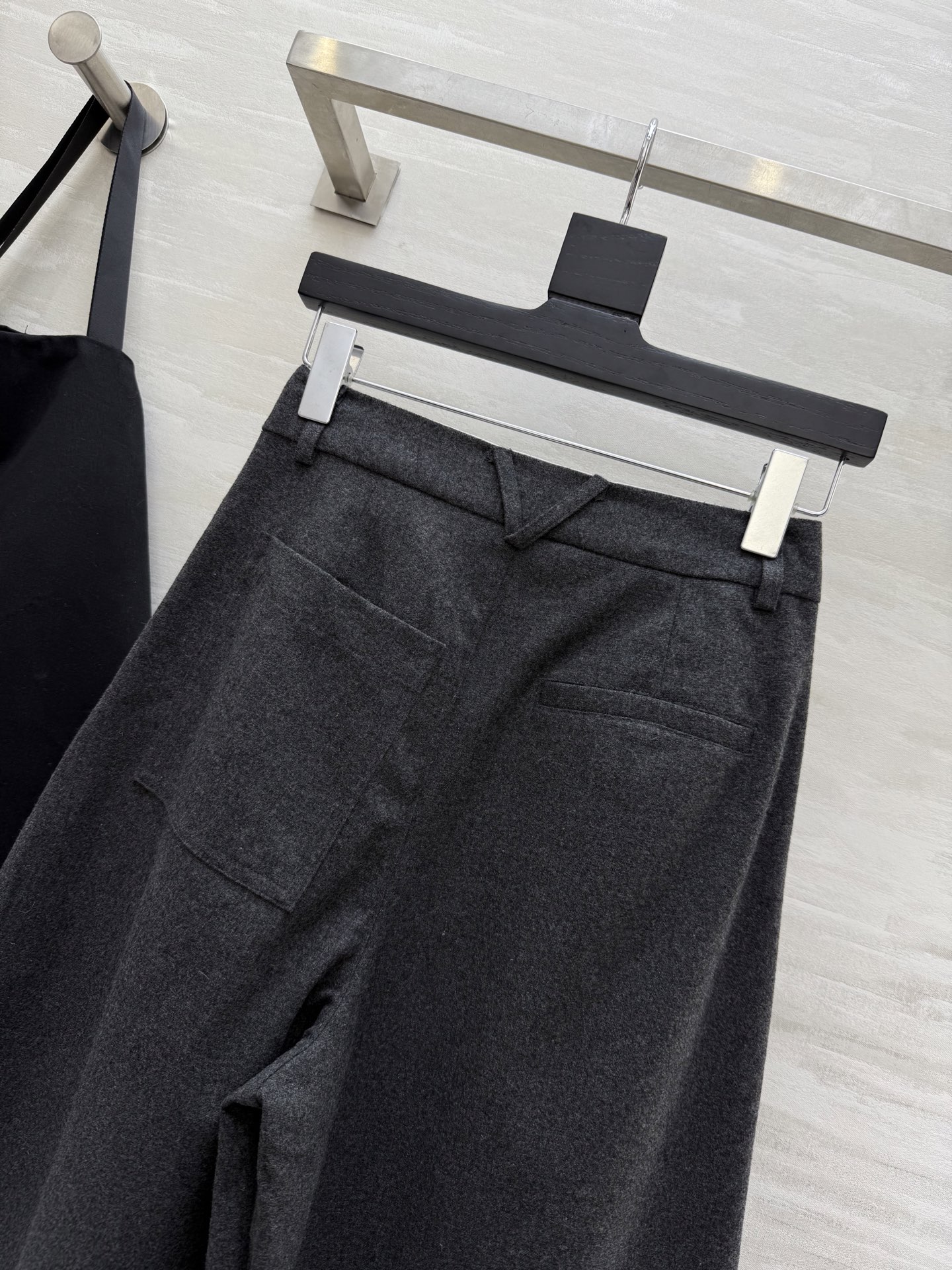 #ysl²⁵秋冬新款 羊毛混纺直筒西裤 高品质定制 现货首发size：S/M/L（s码腰围：66，裤长：