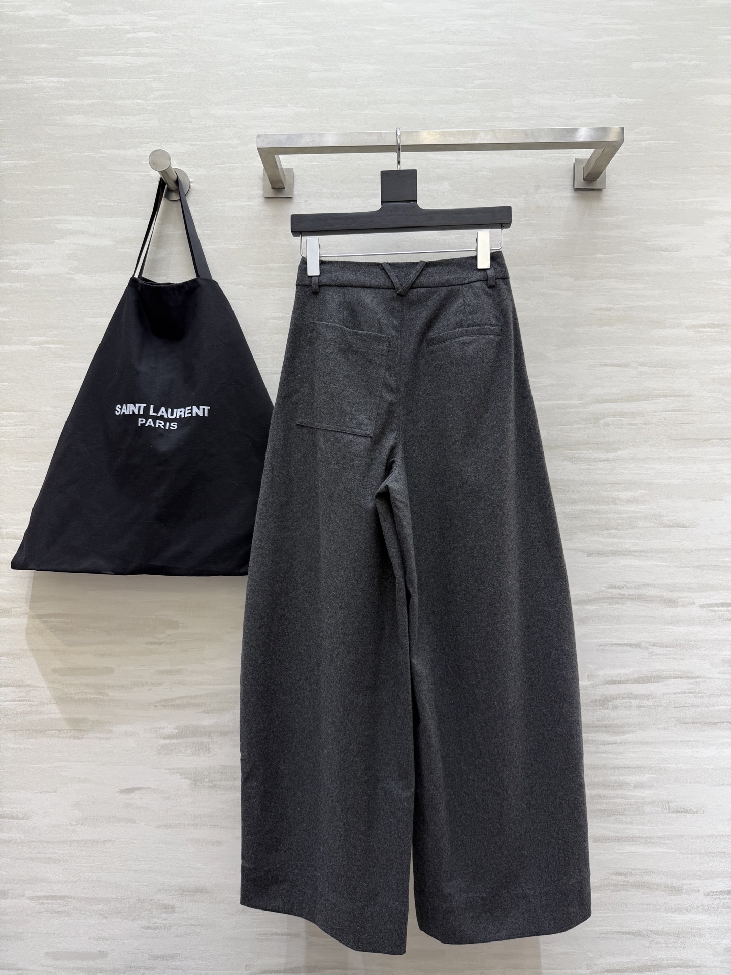 #ysl²⁵秋冬新款 羊毛混纺直筒西裤 高品质定制 现货首发size：S/M/L（s码腰围：66，裤长：