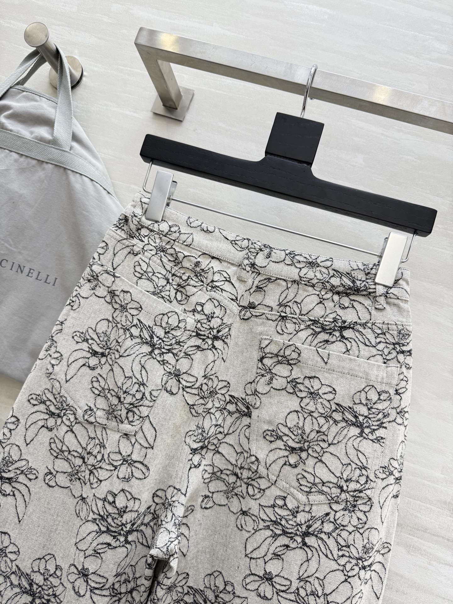 #BC²⁵秋冬新款 重工刺绣🪡弯刀裤 高品质定制 现货来size：S/M/L（s码腰围：68，裤长：10