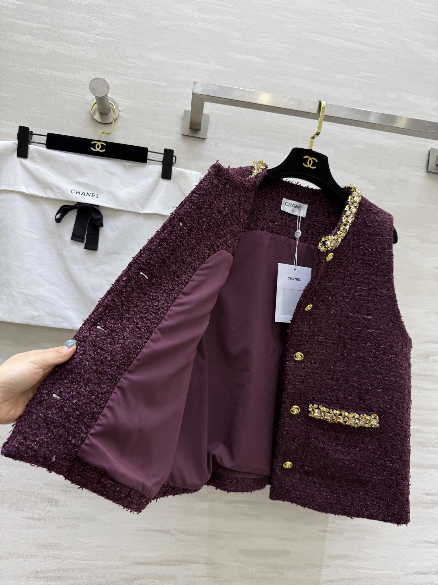 #Chane♡²⁵秋冬新款 重工编织羊毛花呢马甲 定制羊毛粗呢面料 葡萄紫系 定制金属排扣领口 重工口袋
