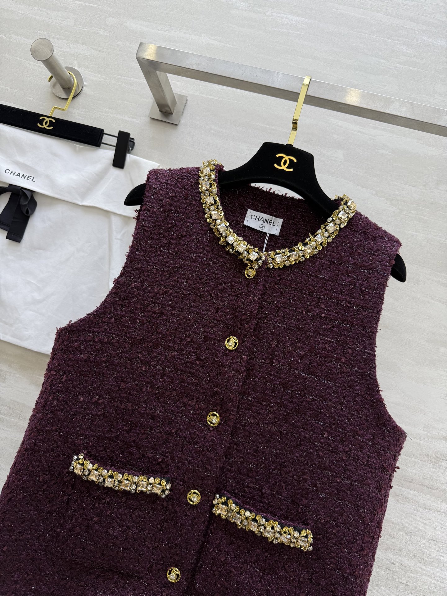 #Chane♡²⁵秋冬新款 重工编织羊毛花呢马甲 定制羊毛粗呢面料 葡萄紫系 定制金属排扣领口 重工口袋