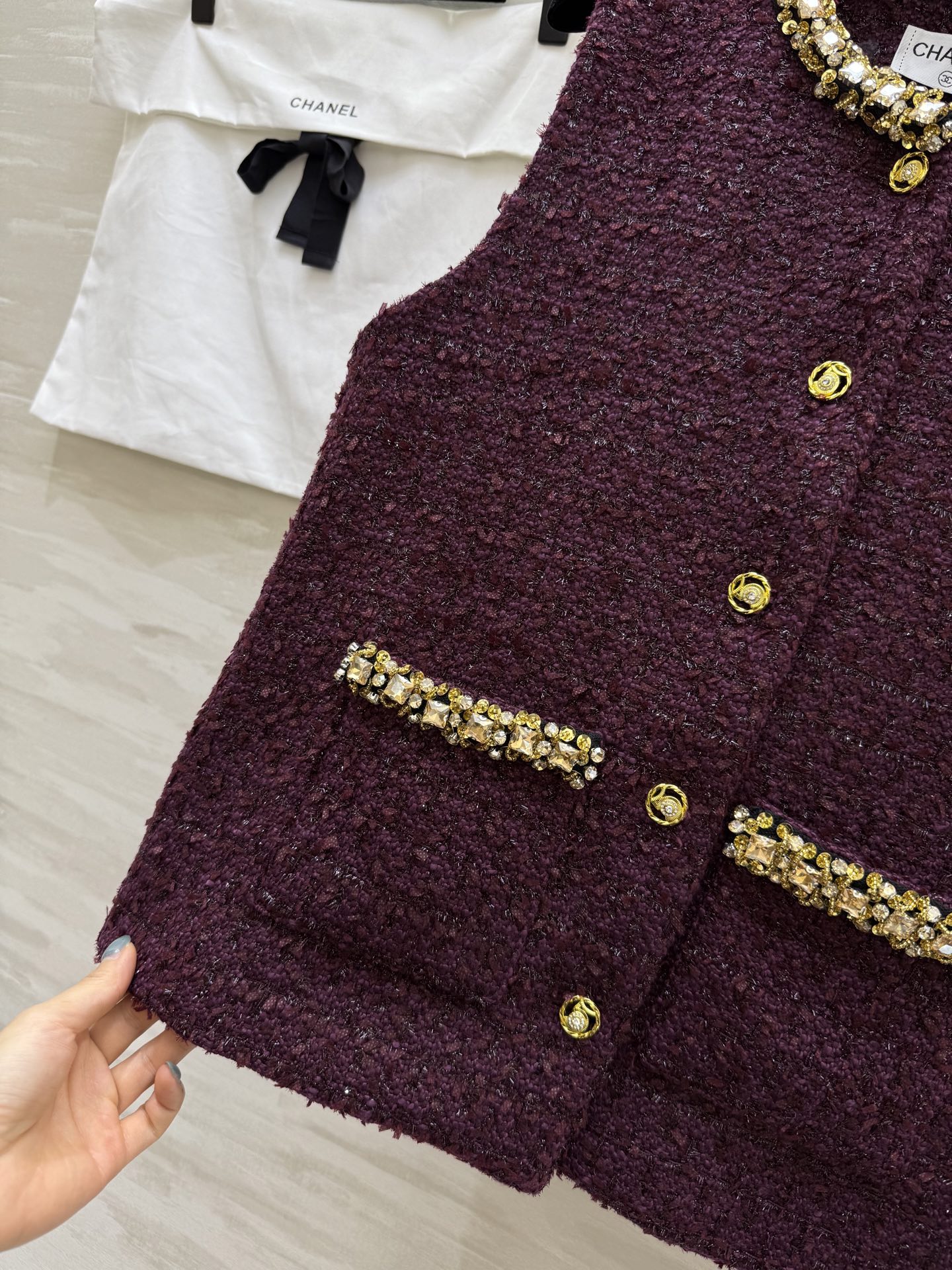#Chane♡²⁵秋冬新款 重工编织羊毛花呢马甲 定制羊毛粗呢面料 葡萄紫系 定制金属排扣领口 重工口袋