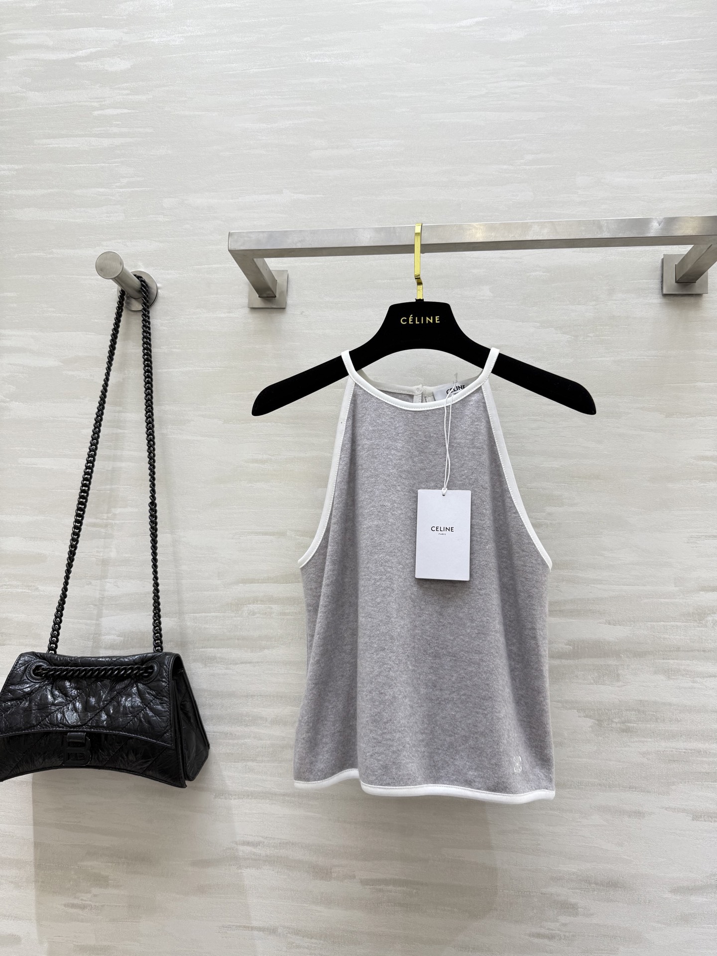 NO:561987,#Celin new style for autumn and winter. Webbing hemmed vest suspenders. Exquisite small logo embroidery. High quality. Available in stock. Size S/M/L (S size bust 86, length 49),,celine,alexander wang19860909#Celin秋冬新款 织带包边背心吊带 精致小logo刺绣 高品质 现货来sizeS/M/L（s码胸围86,衣长49）,,celine,alexander wang,Women's clothing