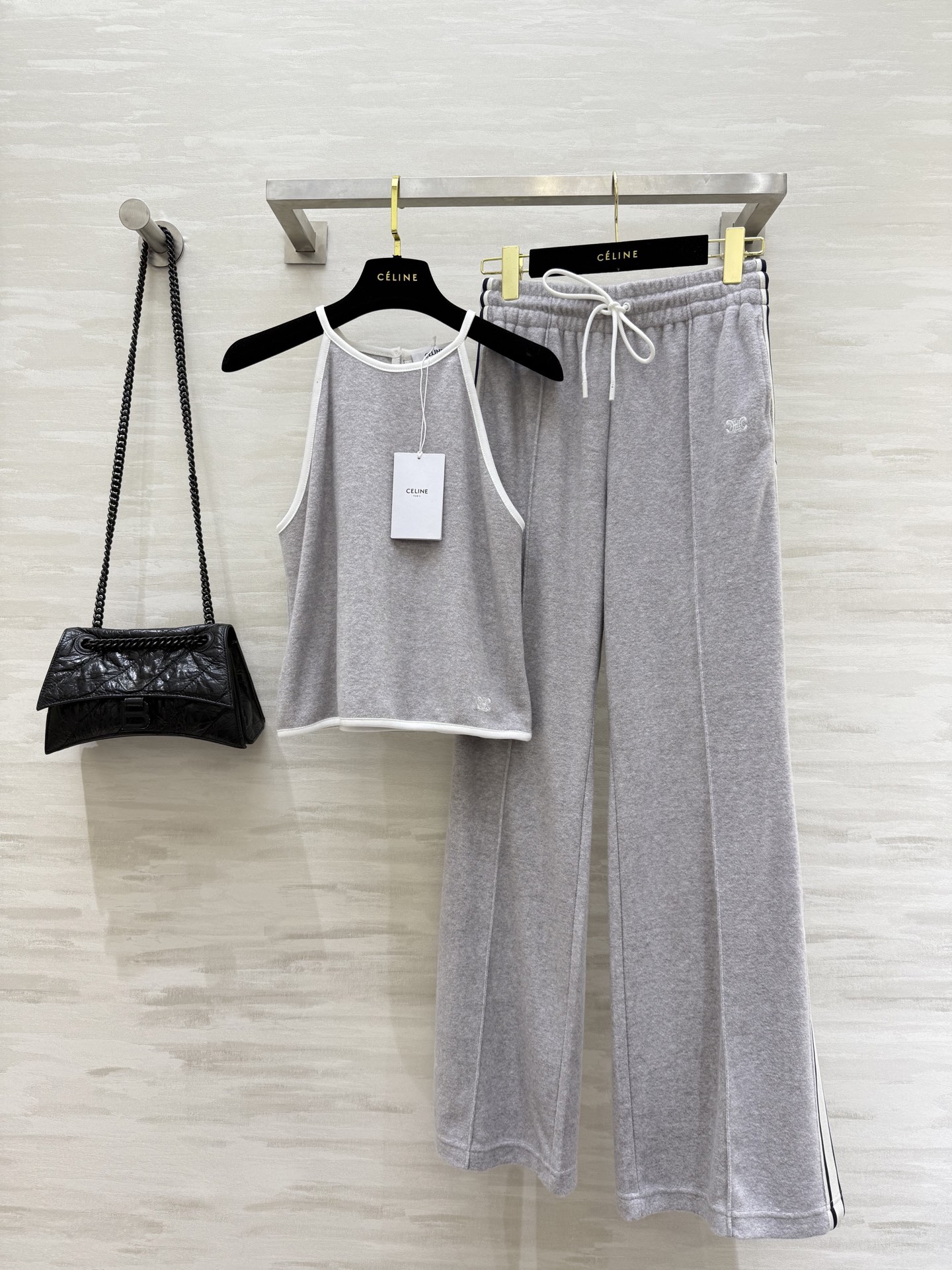 #Celin♡²⁵秋冬新款 织带包边背心吊带 精致小logo刺绣🪡 高品质 现货来size：S/M/L（