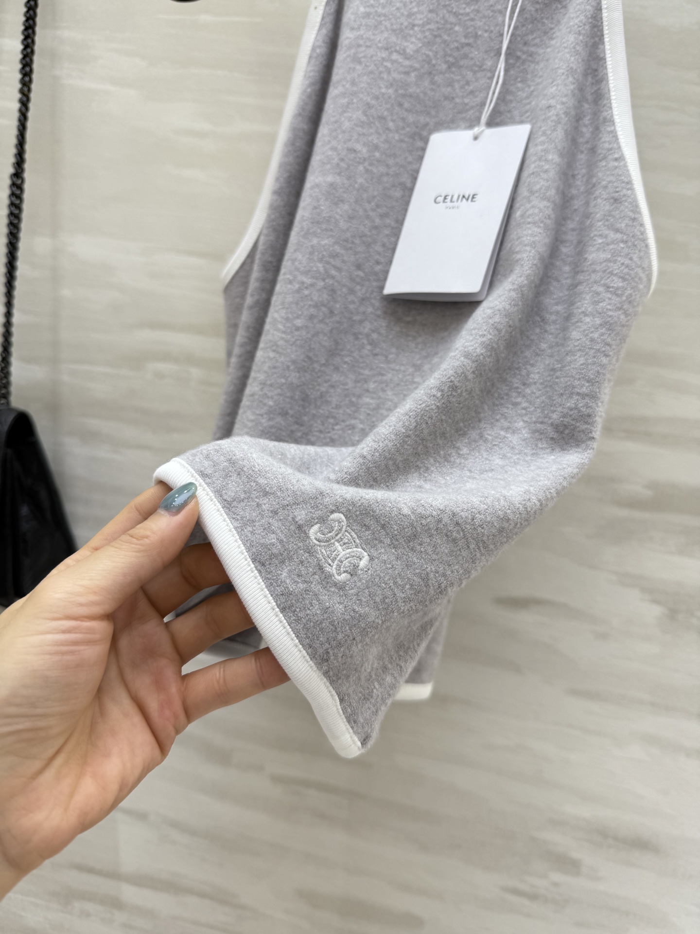 #Celin♡²⁵秋冬新款 织带包边背心吊带 精致小logo刺绣🪡 高品质 现货来size：S/M/L（