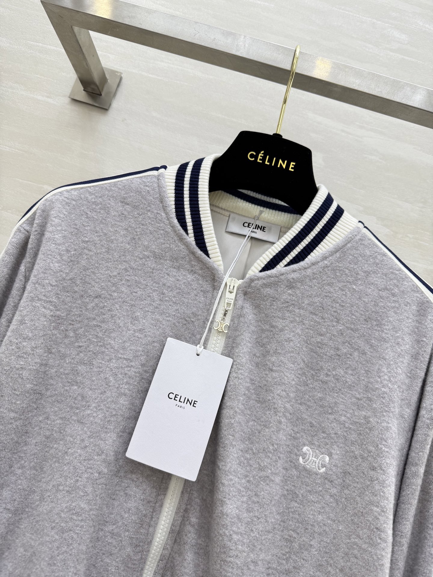 #Celin♡²⁵秋冬新款 黑白休闲织带棒球服外套 精致小logo刺绣🪡 高品质 现货来size：S/M