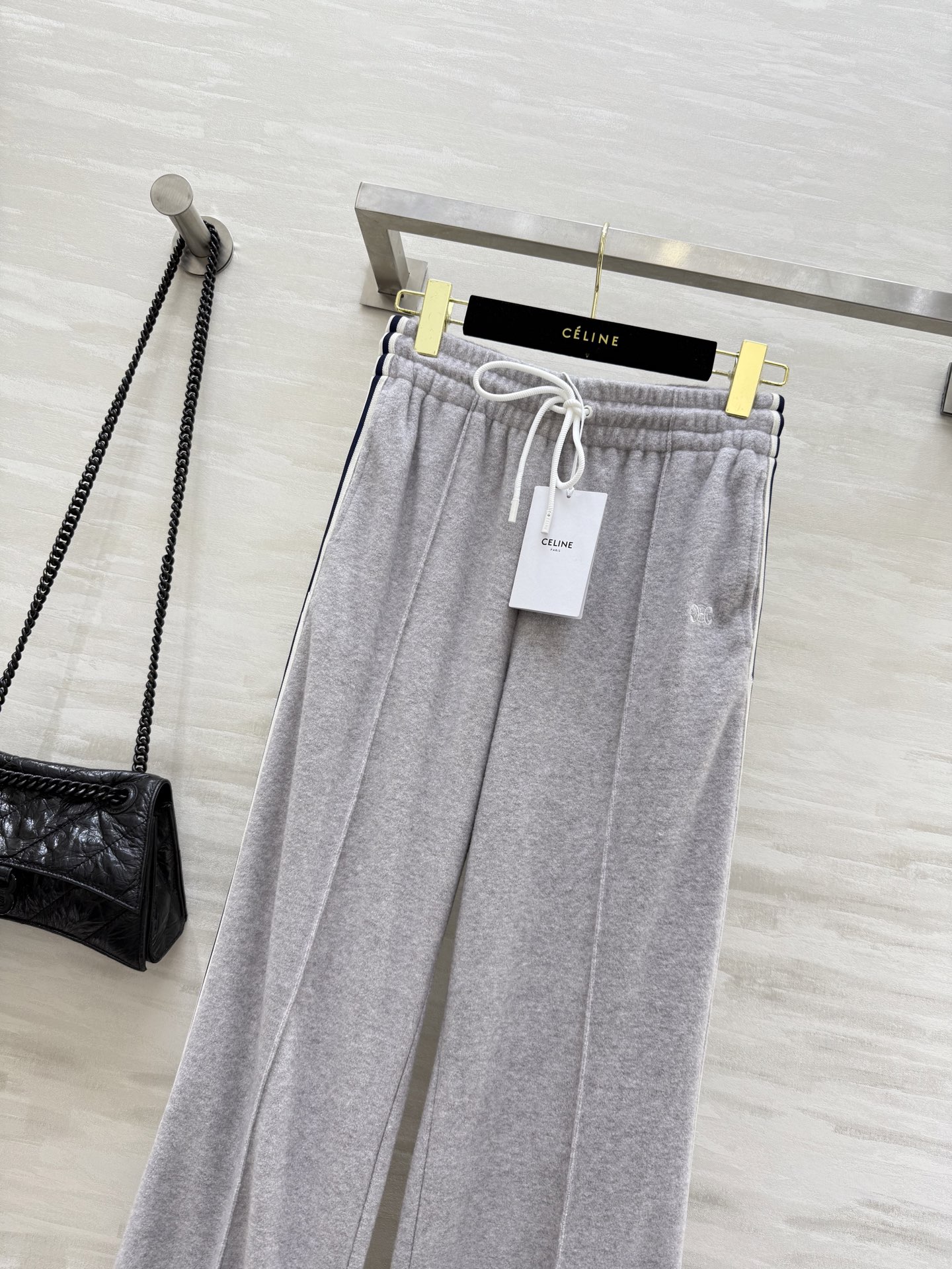 #Celin♡²⁵秋冬新款 黑白休闲织带休闲裤 精致小logo刺绣🪡 高品质 现货来size：S/M/L