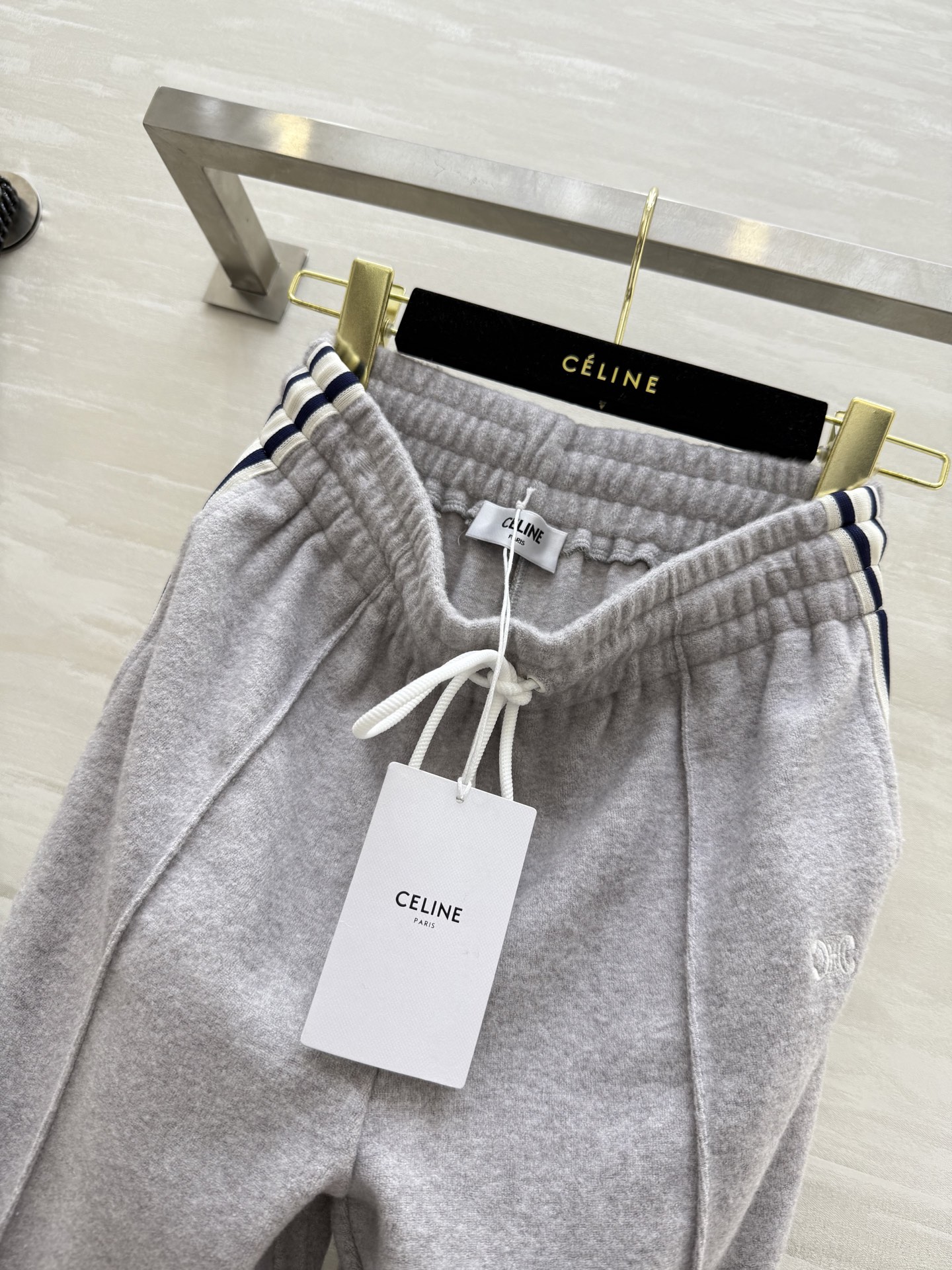 #Celin♡²⁵秋冬新款 黑白休闲织带休闲裤 精致小logo刺绣🪡 高品质 现货来size：S/M/L