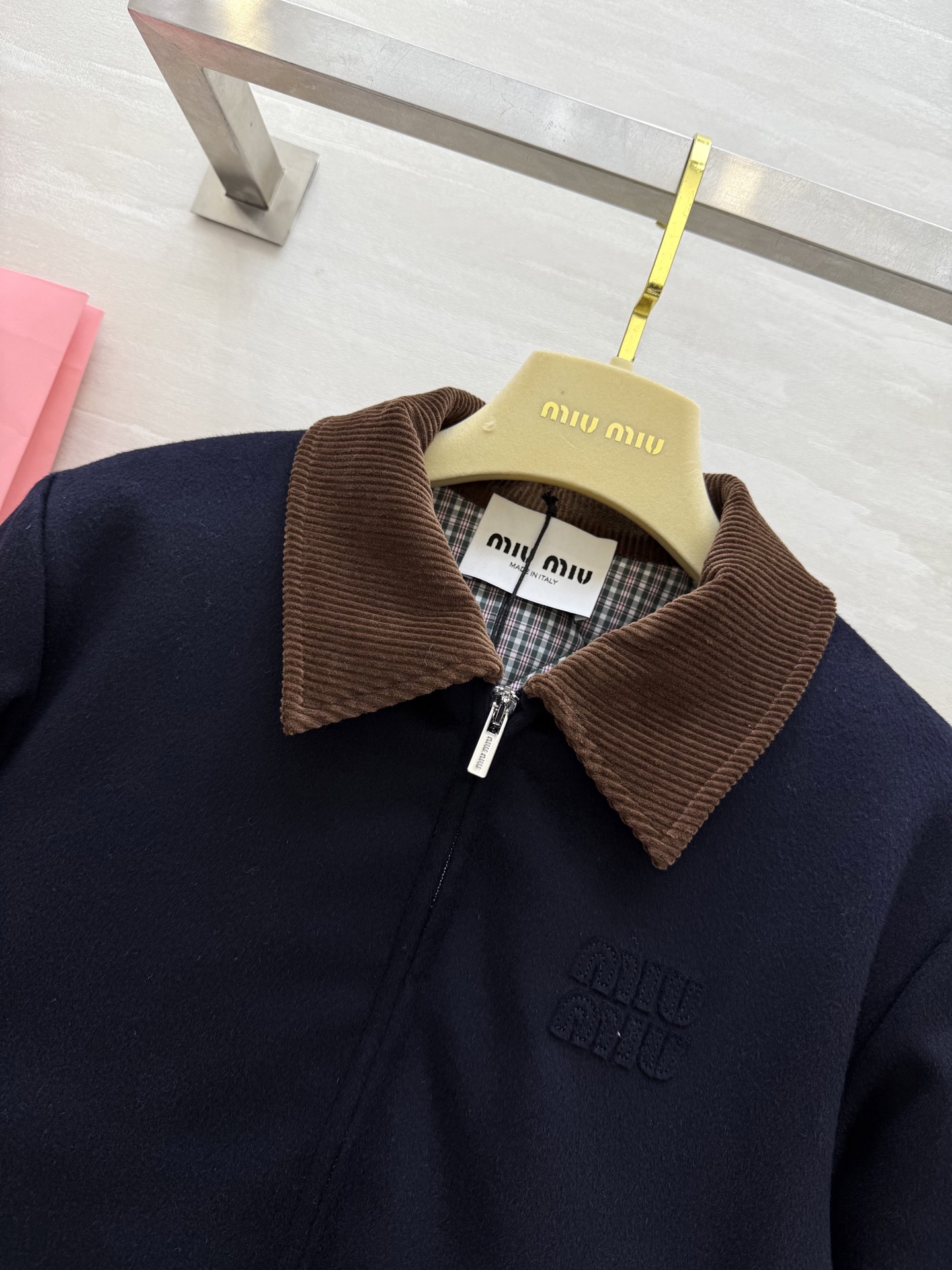 #Miumi♡²⁵秋冬新款 翻领夹克棉服外套 内里菱格夹棉保暖舒适 高品质定制 现货首发size：S/M