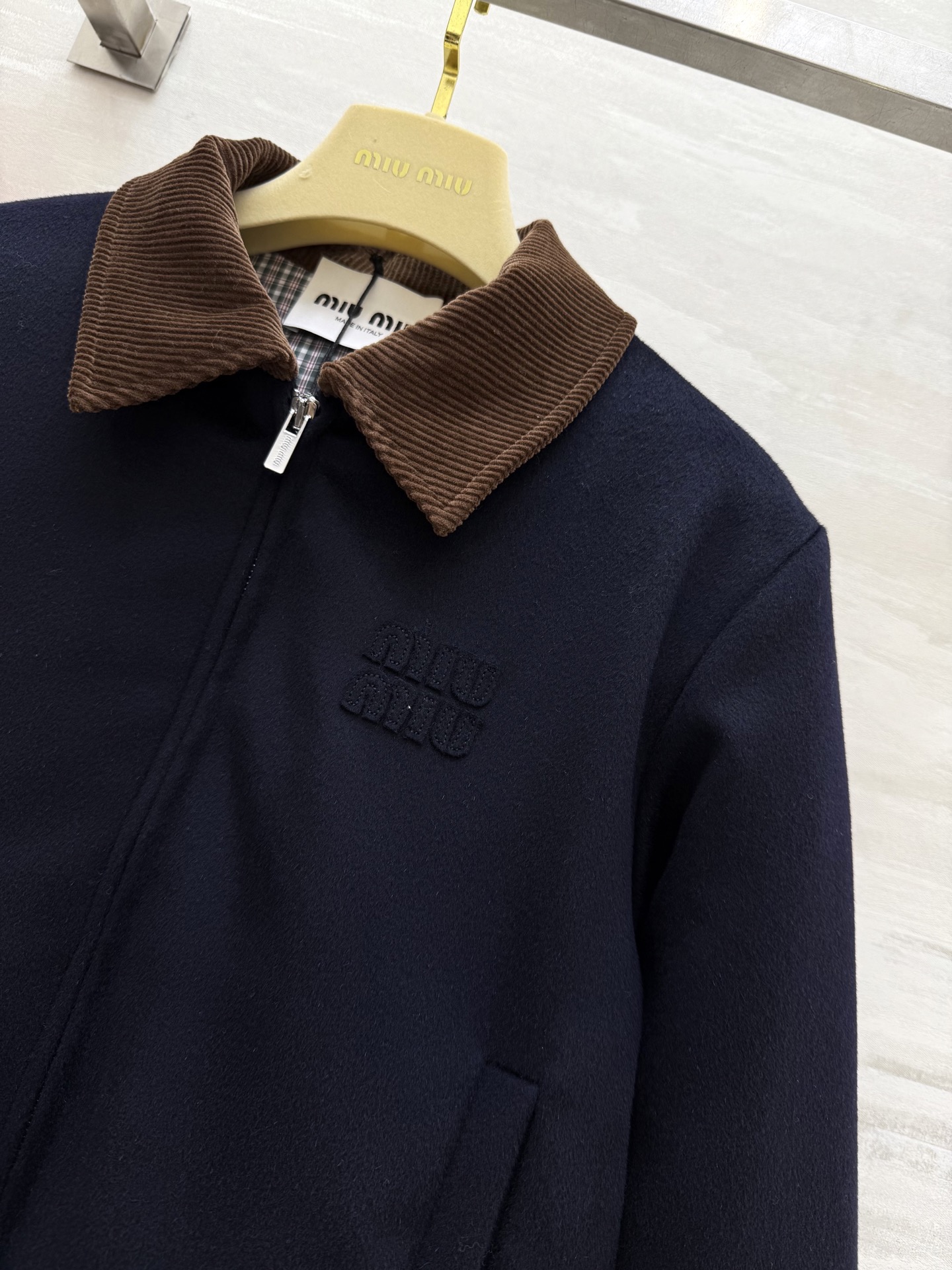 #Miumi♡²⁵秋冬新款 翻领夹克棉服外套 内里菱格夹棉保暖舒适 高品质定制 现货首发size：S/M