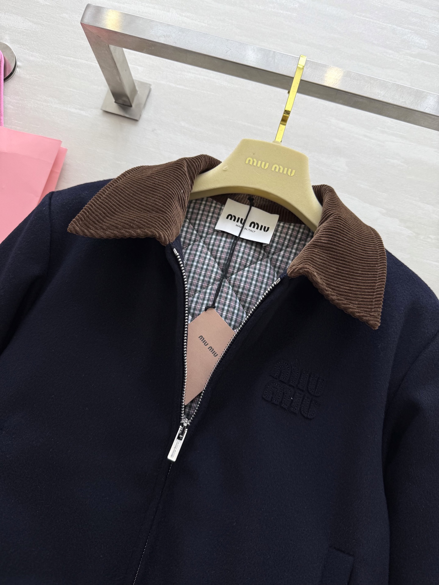 #Miumi♡²⁵秋冬新款 翻领夹克棉服外套 内里菱格夹棉保暖舒适 高品质定制 现货首发size：S/M