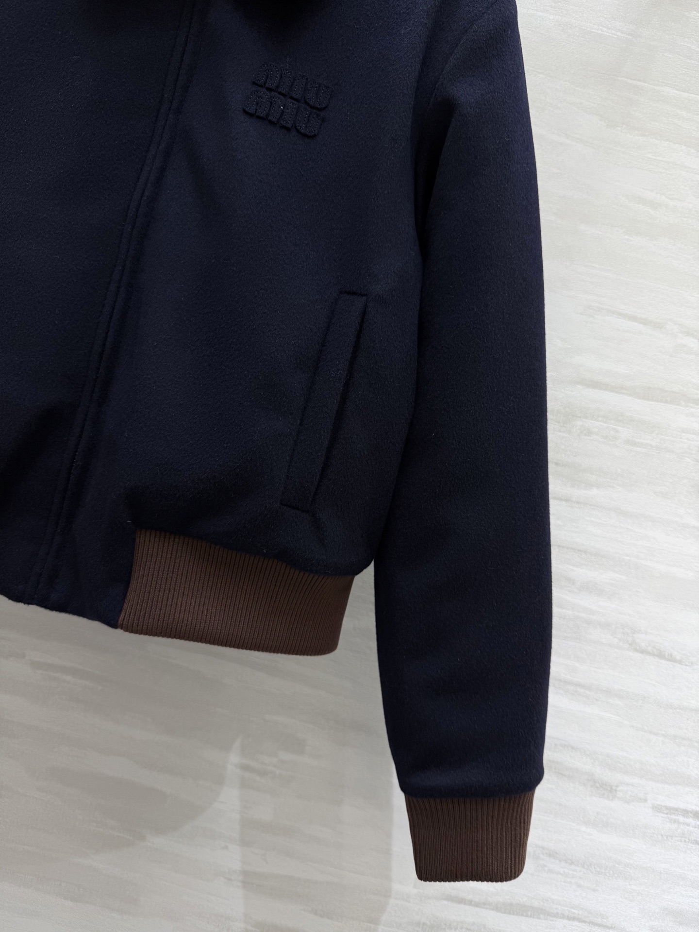 #Miumi♡²⁵秋冬新款 翻领夹克棉服外套 内里菱格夹棉保暖舒适 高品质定制 现货首发size：S/M