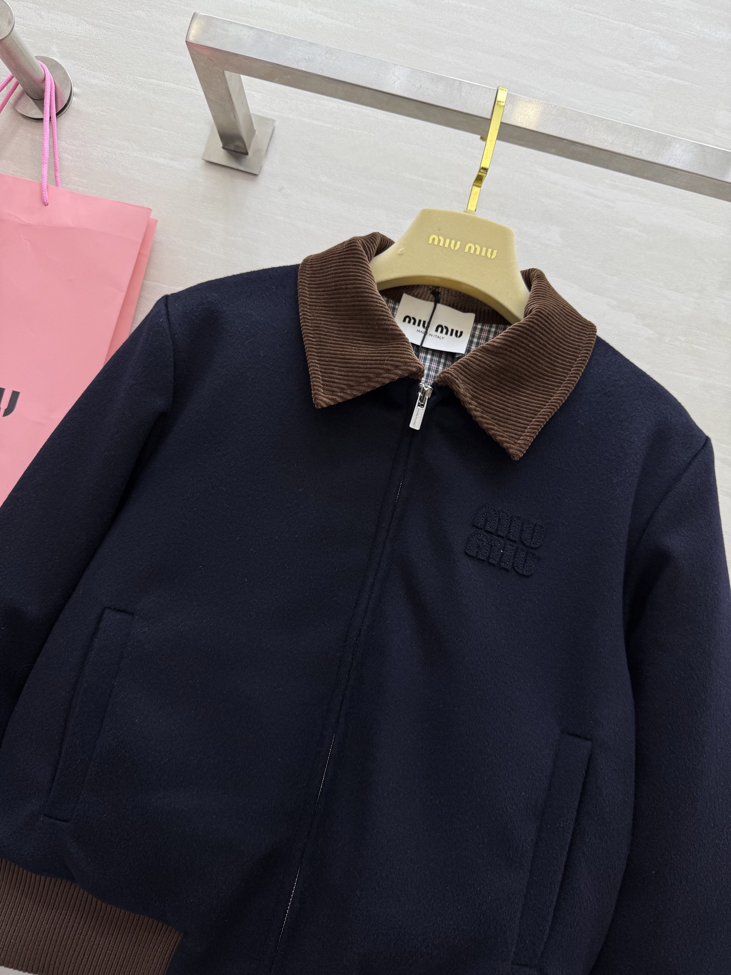 #Miumi♡²⁵秋冬新款 翻领夹克棉服外套 内里菱格夹棉保暖舒适 高品质定制 现货首发size：S/M