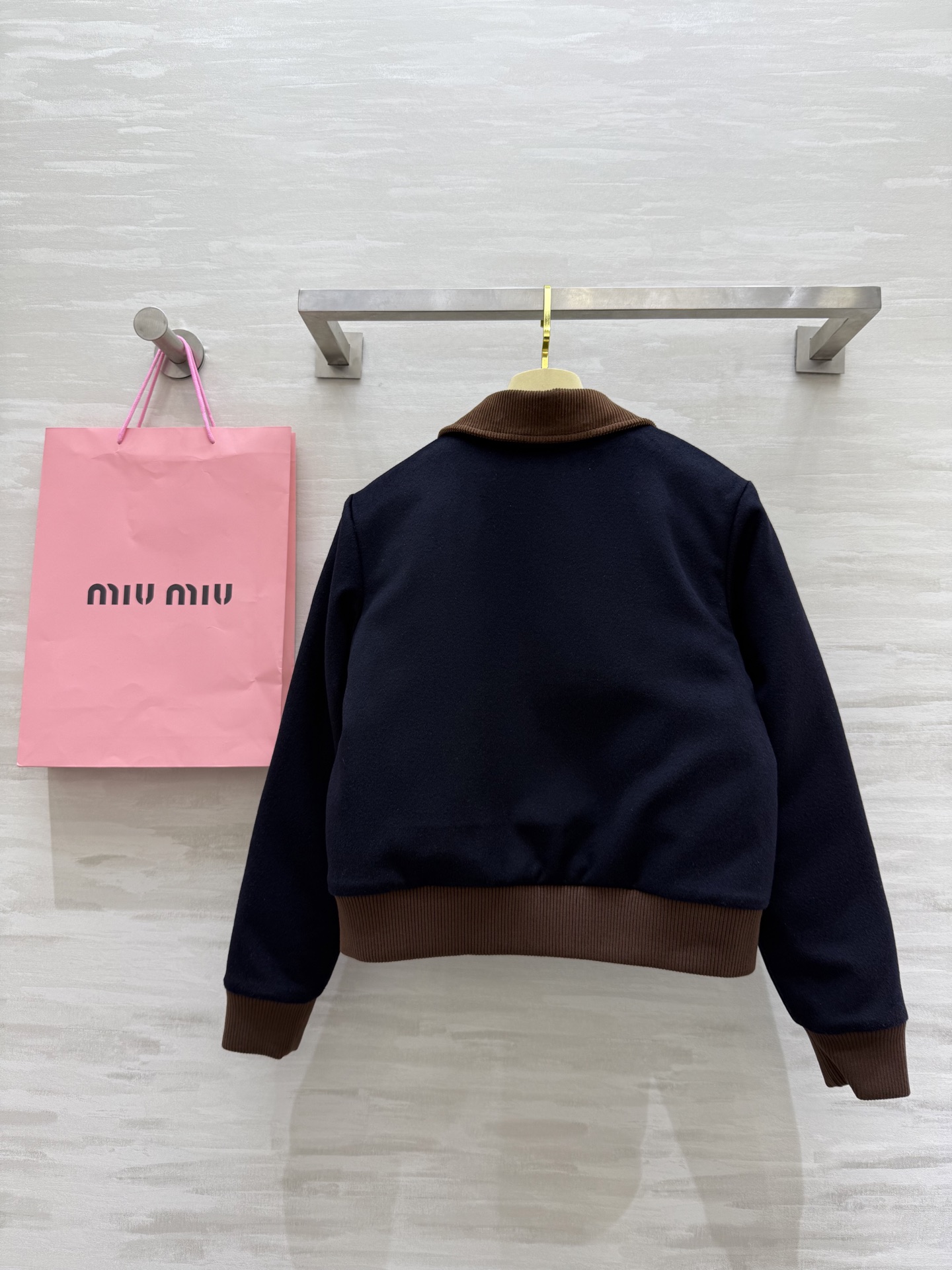 #Miumi♡²⁵秋冬新款 翻领夹克棉服外套 内里菱格夹棉保暖舒适 高品质定制 现货首发size：S/M