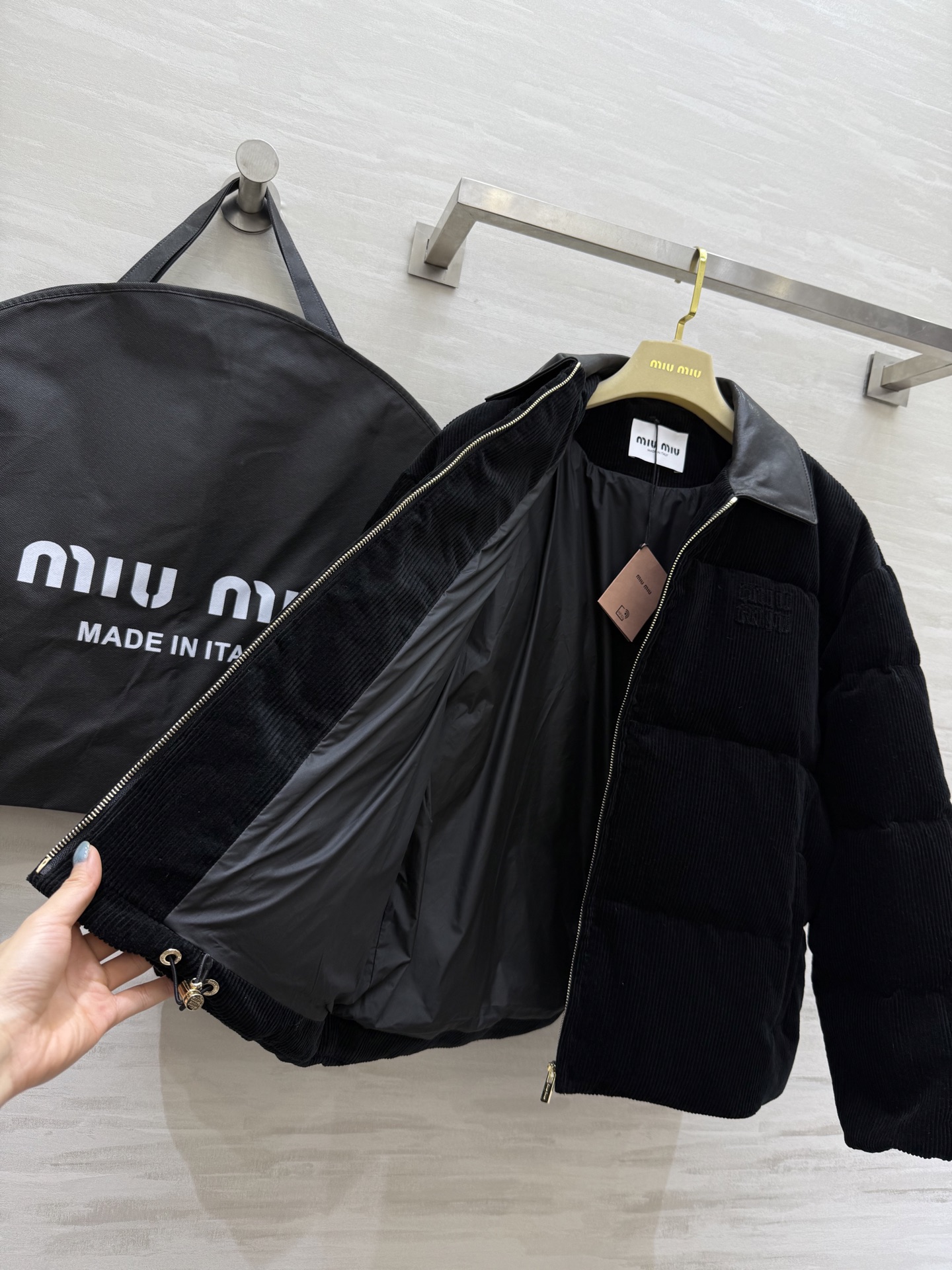 #Miumi♡²⁵秋冬新款 绵羊皮领羽绒服 内里90白鸭绒填充超级保暖舒适 高品质 现货来size：S/