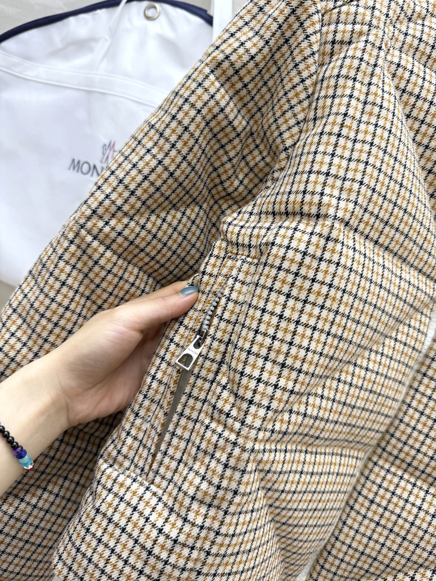 #Moncle♡²⁵秋冬新款 复古格纹羽绒服 复古格纹 百搭不挑人 内里90白鸭绒填充保暖舒适 高品质 