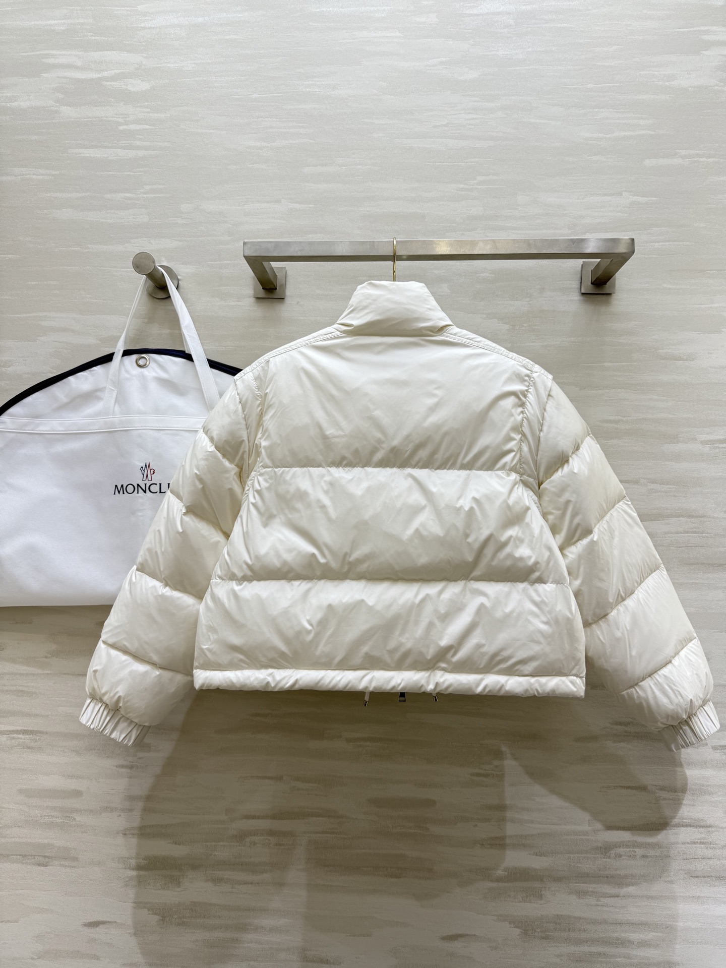 #Moncle♡²⁵秋冬新款 🉑️拆卸羽绒服 内里90白鸭绒填充 原单品质 现货来size：S/M/L（